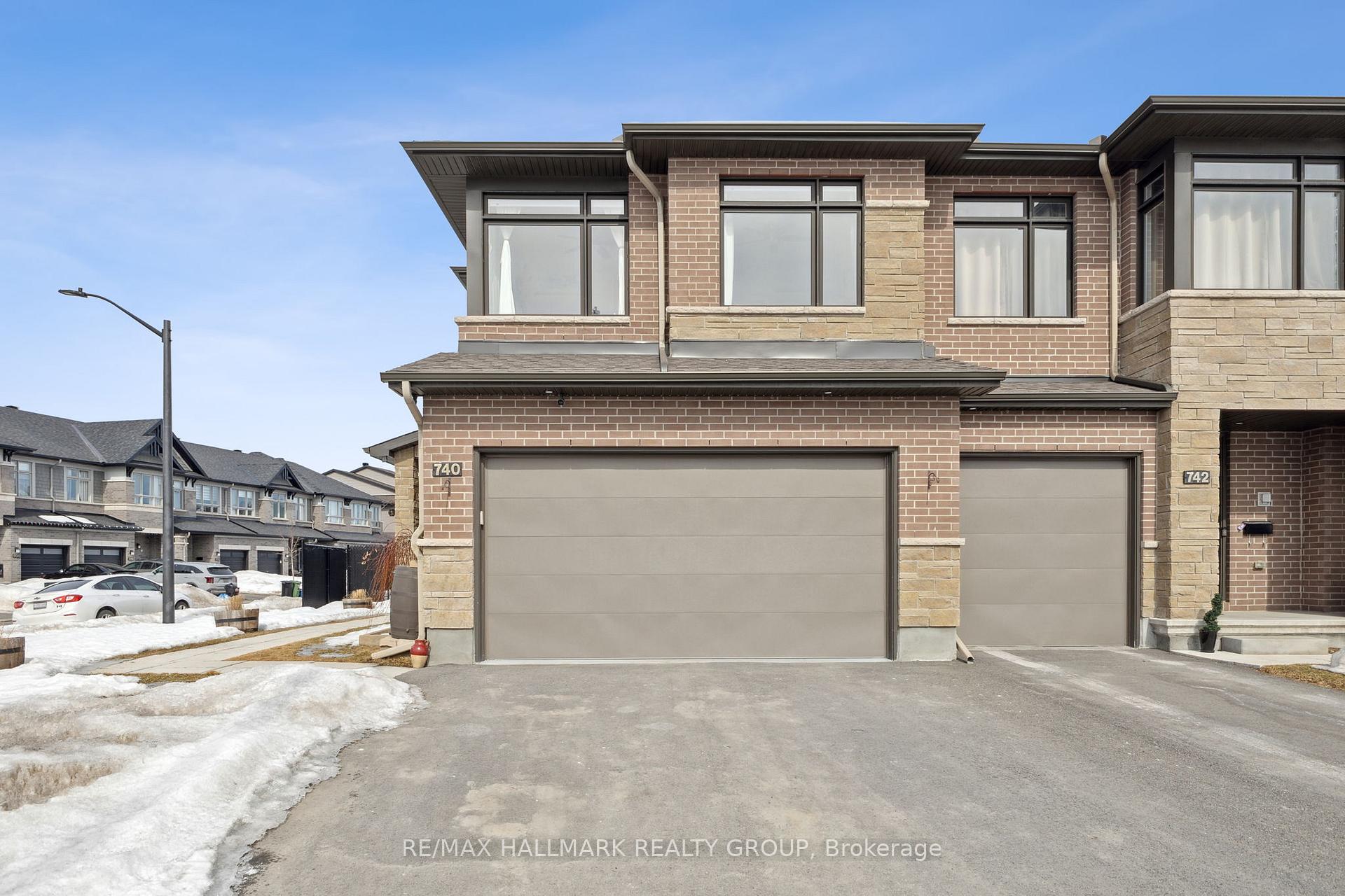 Photo 2 of 740 Borbridge Avenue, Ottawa, Riverside South/Gloucester Glen — HOMEH