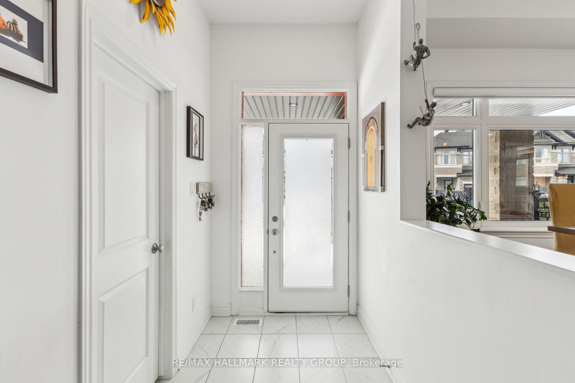 Photo 3 of 740 Borbridge Avenue, Ottawa, Riverside South/Gloucester Glen — HOMEH