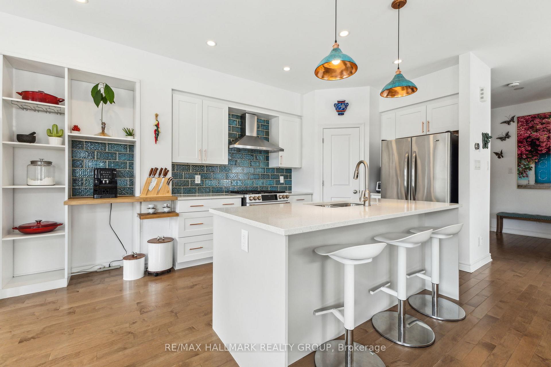 Photo 4 of 740 Borbridge Avenue, Ottawa, Riverside South/Gloucester Glen — HOMEH