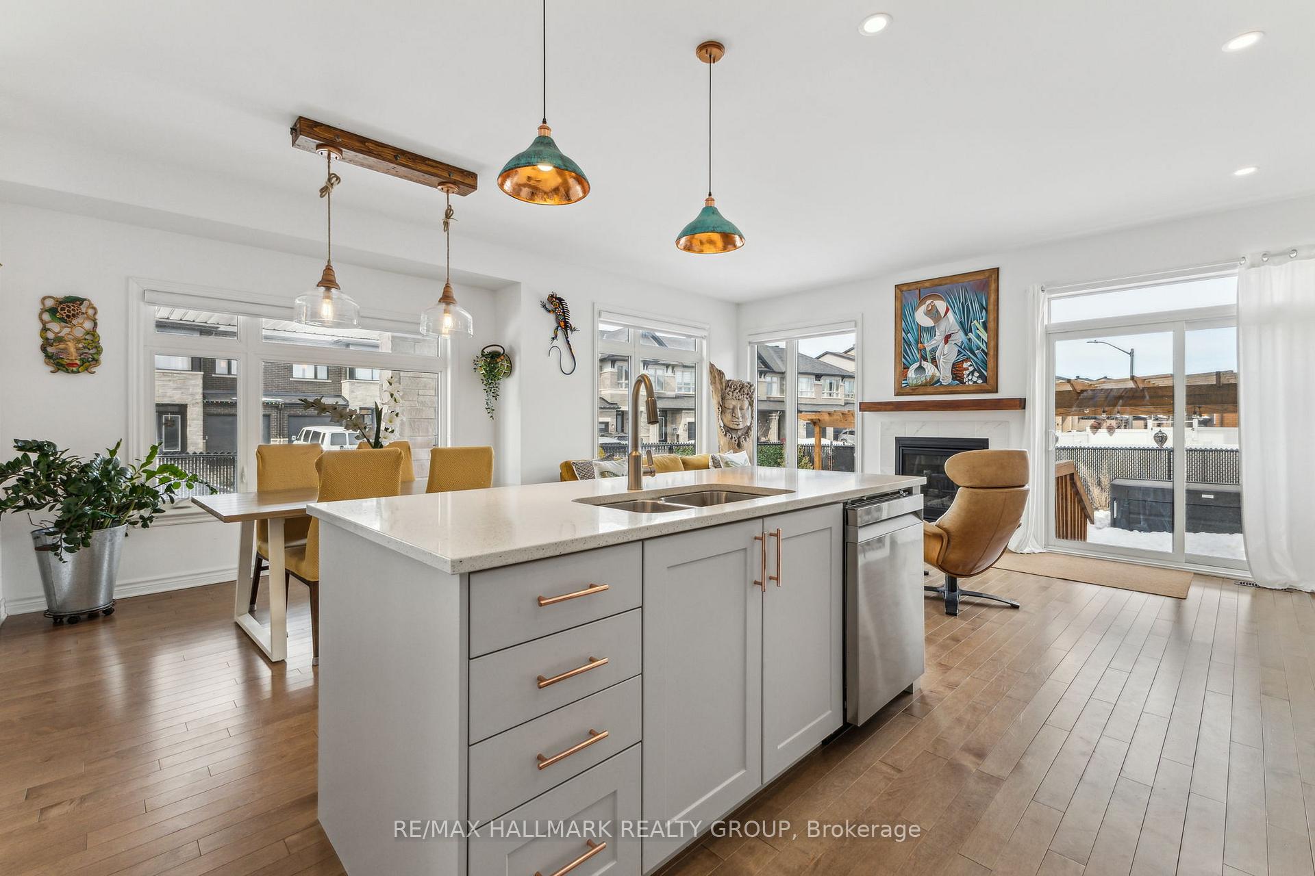 Photo 7 of 740 Borbridge Avenue, Ottawa, Riverside South/Gloucester Glen — HOMEH