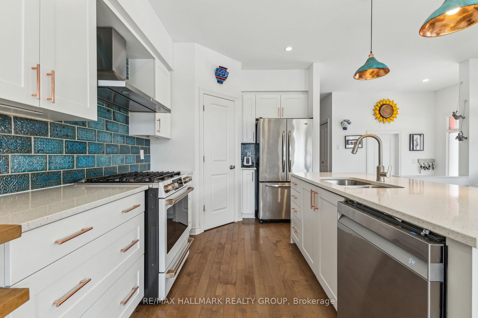 Photo 12 of 740 Borbridge Avenue, Ottawa, Riverside South/Gloucester Glen — HOMEH