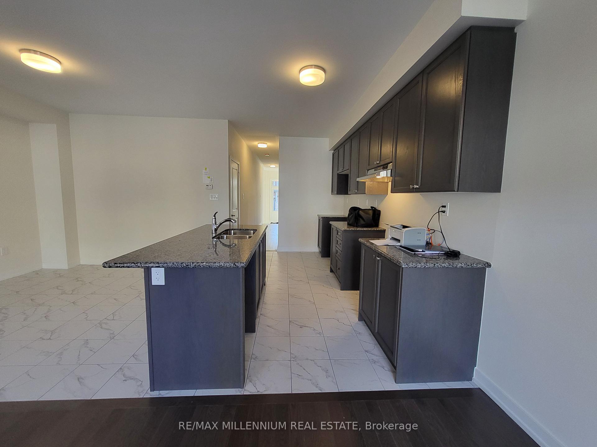 Photo 5 of 30 Singhampton Road, Vaughan, Kleinburg — HOMEH