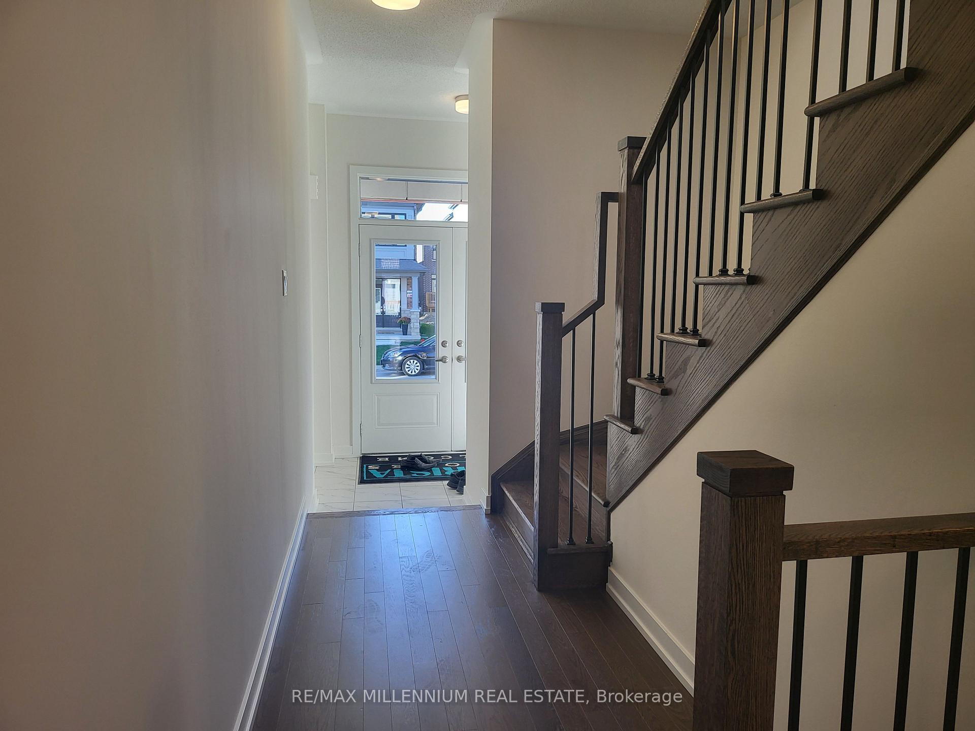 Photo 4 of 30 Singhampton Road, Vaughan, Kleinburg — HOMEH
