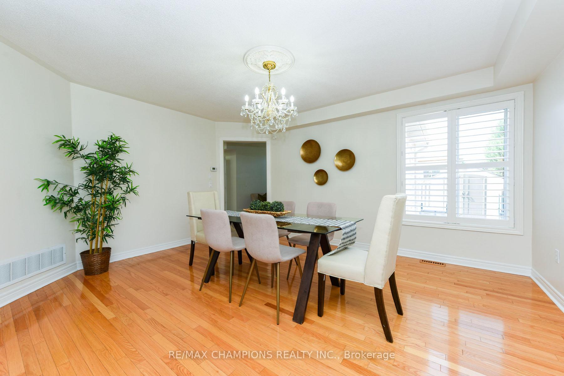 Photo 2 of 30 Forest Gate Avenue N, Caledon, Bolton North — HOMEH