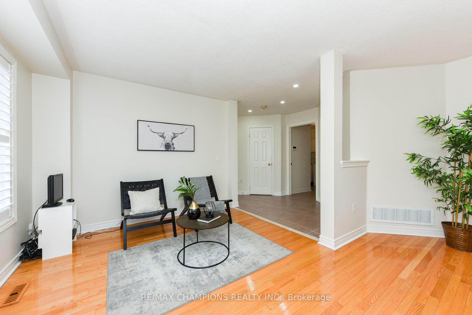 Photo 5 of 30 Forest Gate Avenue N, Caledon, Bolton North — HOMEH