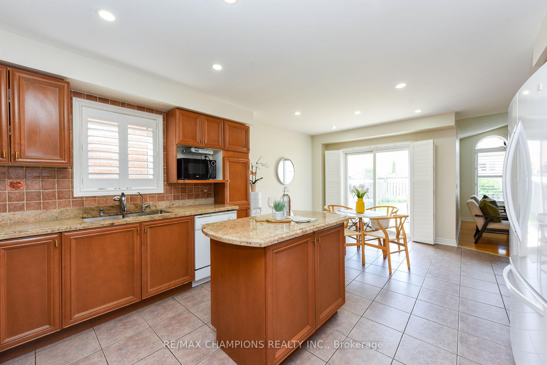 Photo 23 of 30 Forest Gate Avenue N, Caledon, Bolton North — HOMEH