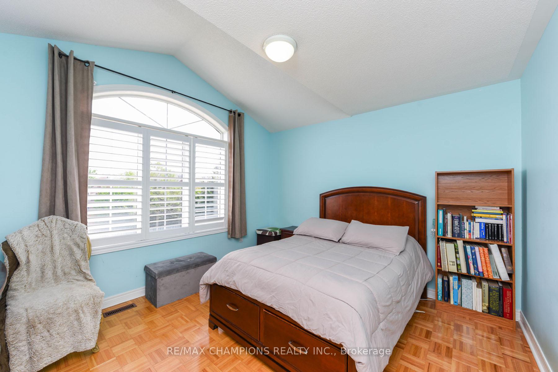Photo 38 of 30 Forest Gate Avenue N, Caledon, Bolton North — HOMEH