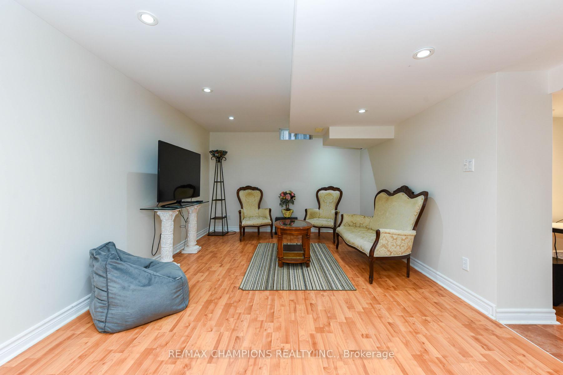 Photo 36 of 30 Forest Gate Avenue N, Caledon, Bolton North — HOMEH