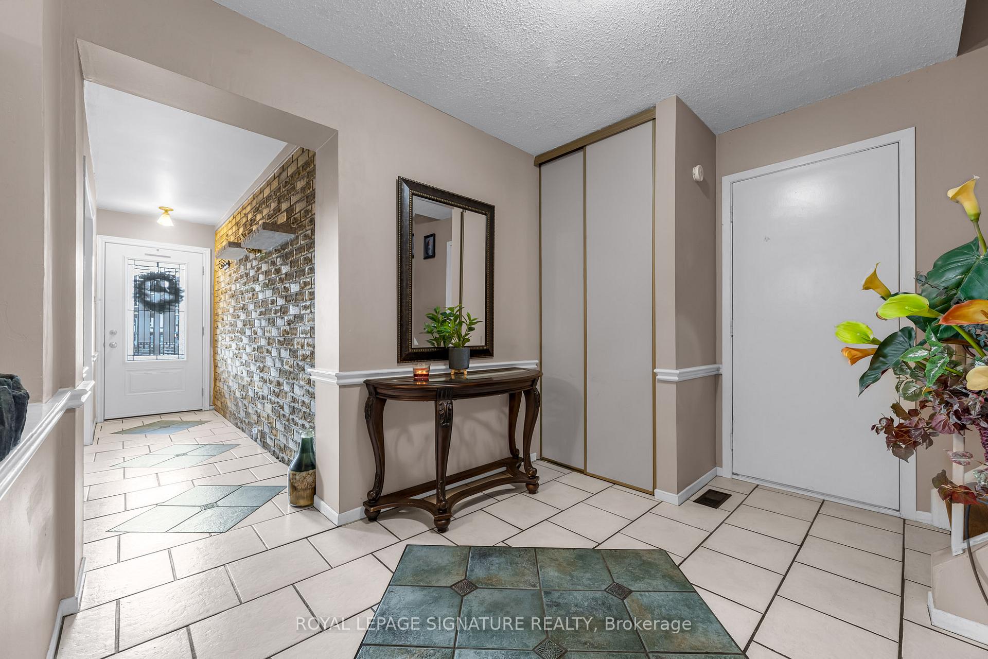 Photo 10 of 62 Adis Avenue, Hamilton, Gurnett — HOMEH