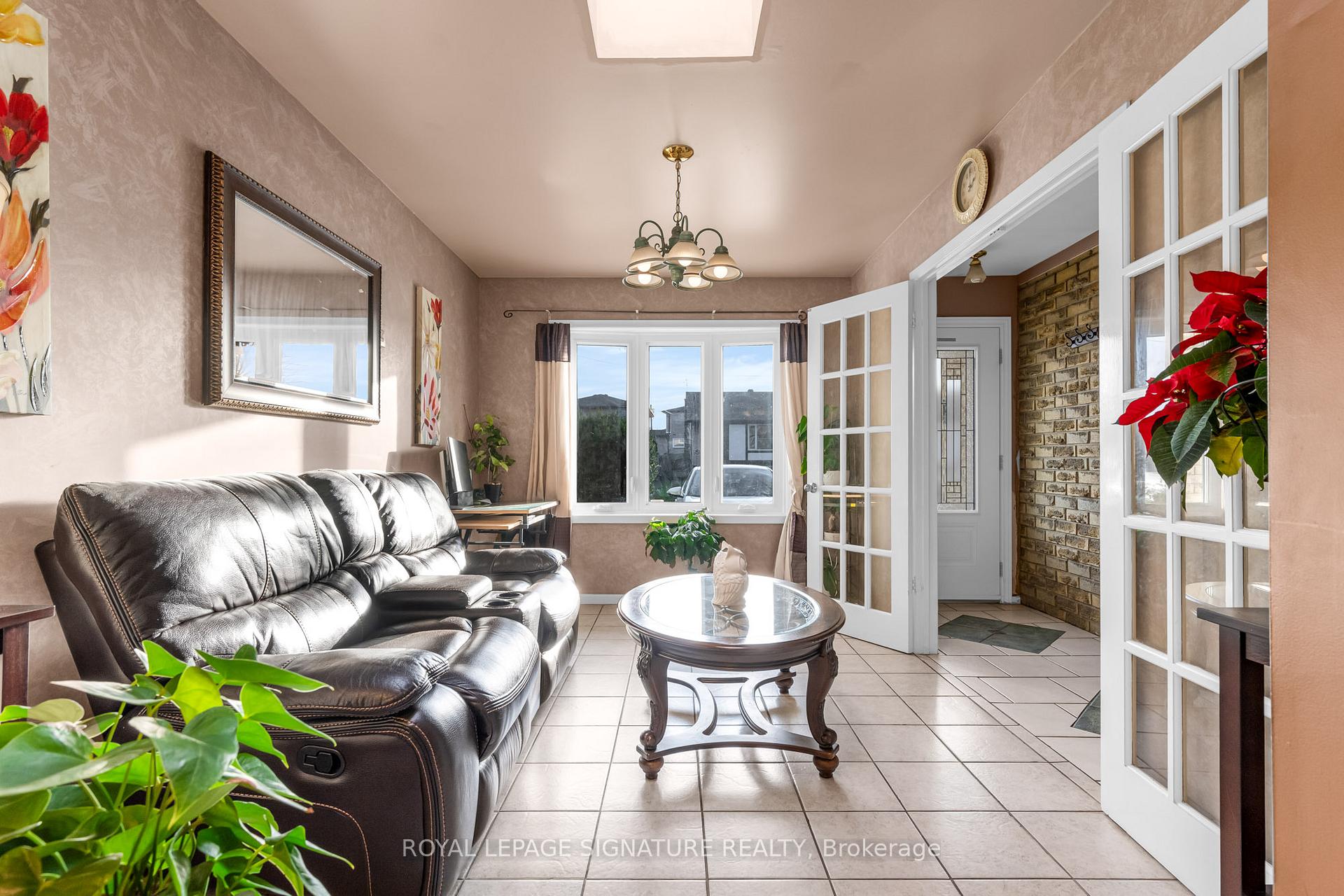 Photo 12 of 62 Adis Avenue, Hamilton, Gurnett — HOMEH