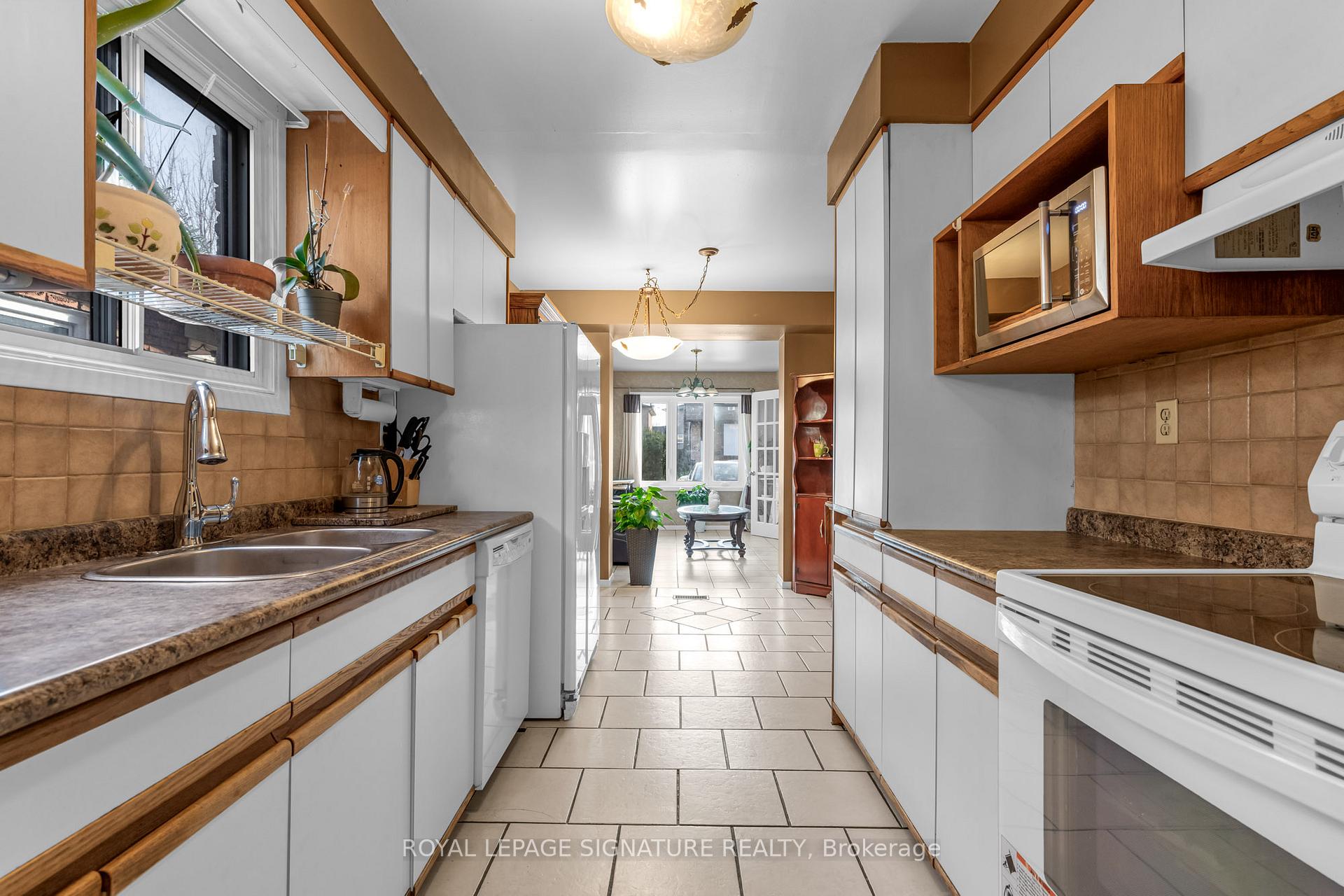 Photo 6 of 62 Adis Avenue, Hamilton, Gurnett — HOMEH