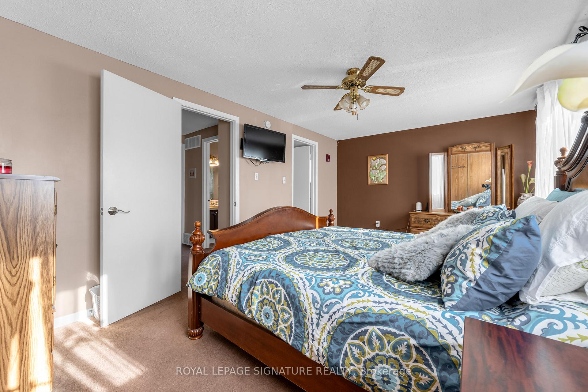Photo 5 of 62 Adis Avenue, Hamilton, Gurnett — HOMEH
