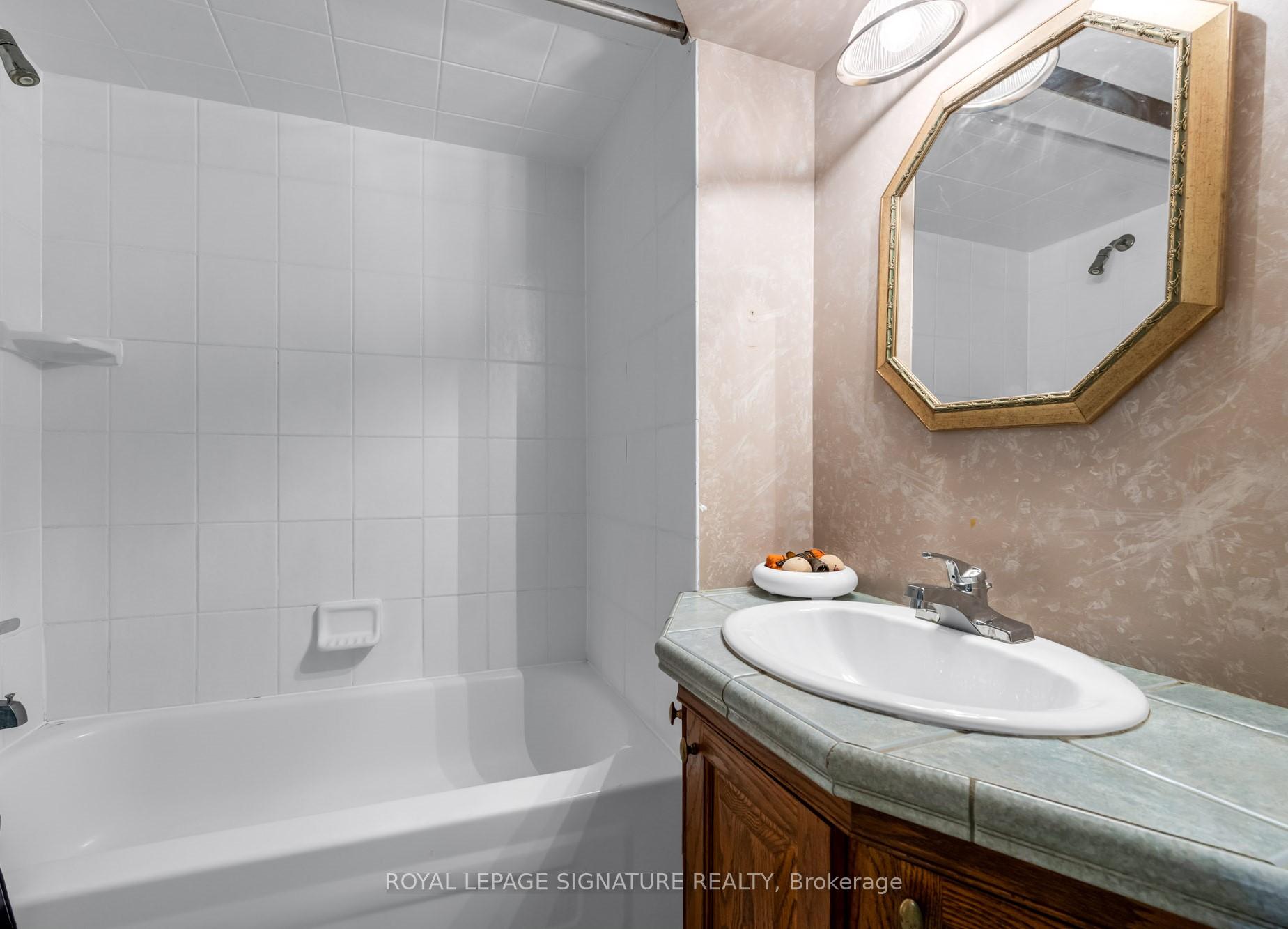 Photo 8 of 62 Adis Avenue, Hamilton, Gurnett — HOMEH