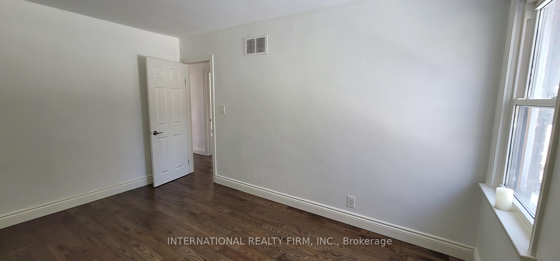 Photo 11 of 392 Athol Street E, Oshawa, Central — HOMEH