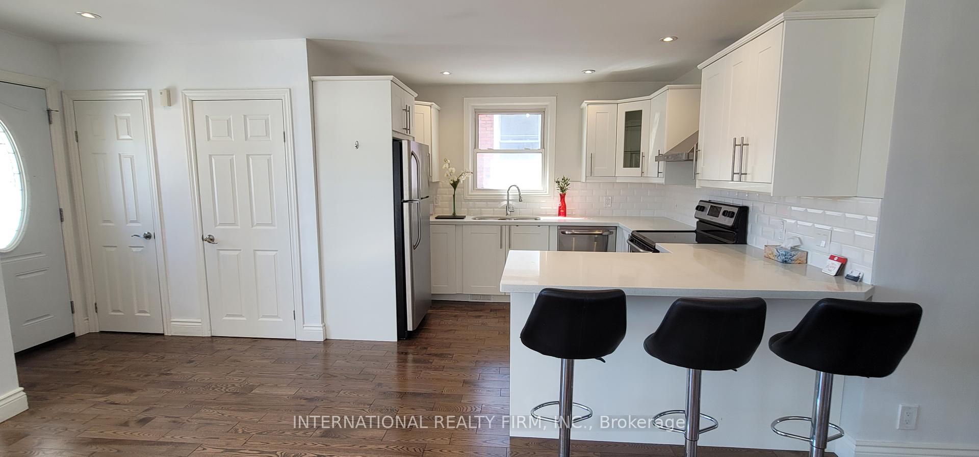 Photo 16 of 392 Athol Street E, Oshawa, Central — HOMEH