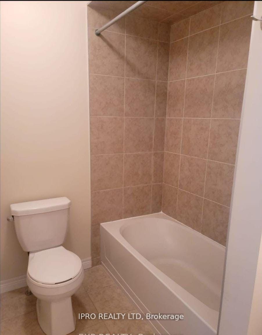 Photo 8 of 39 Waterbridge Street, Hamilton, Stoney Creek — HOMEH