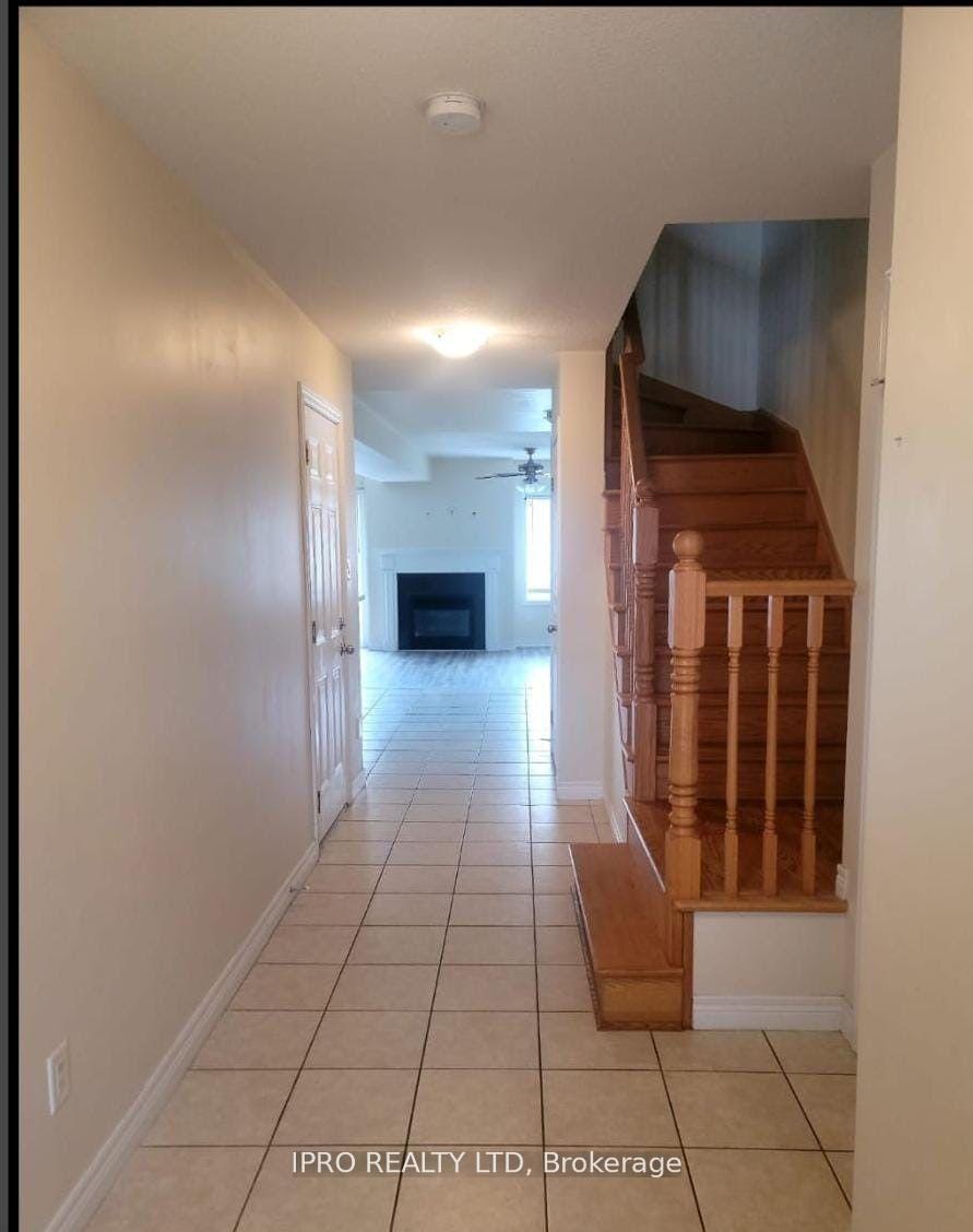 Photo 13 of 39 Waterbridge Street, Hamilton, Stoney Creek — HOMEH