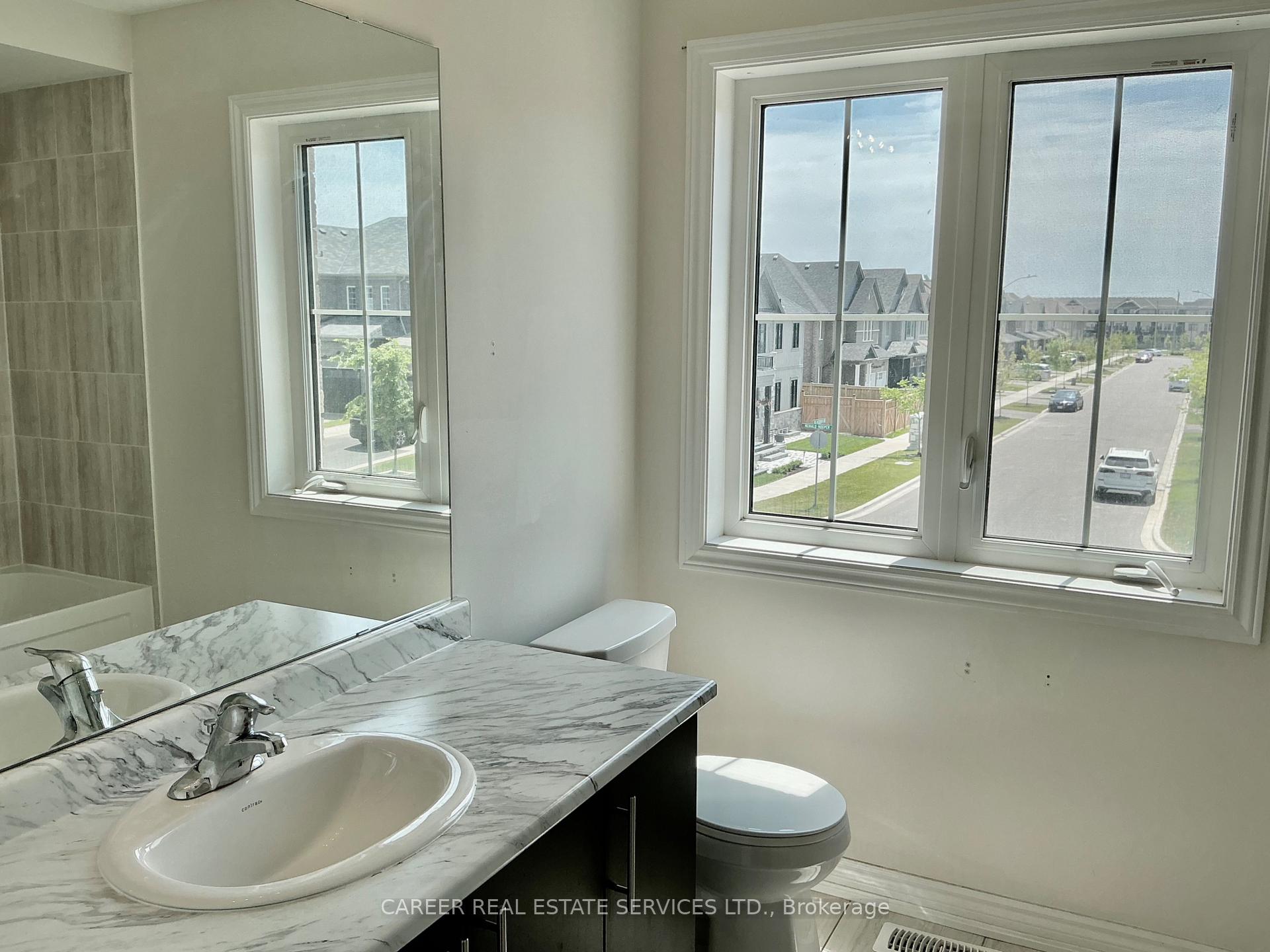 Photo 14 of 172 Ronald Hooper Avenue, Clarington, Bowmanville — HOMEH
