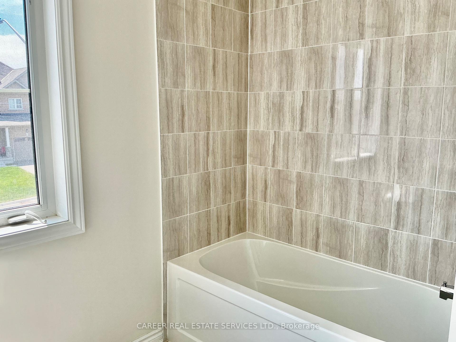 Photo 15 of 172 Ronald Hooper Avenue, Clarington, Bowmanville — HOMEH