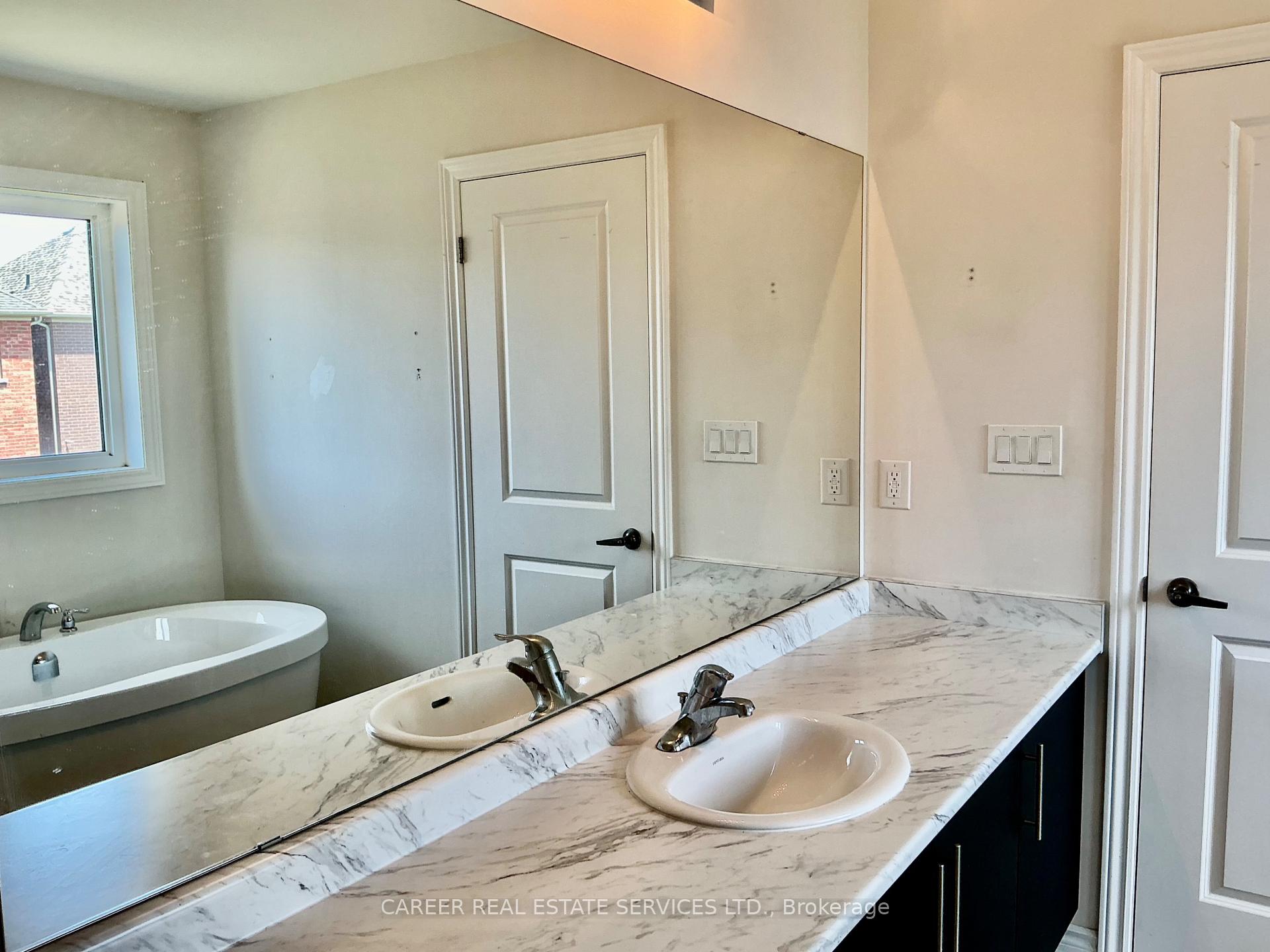 Photo 18 of 172 Ronald Hooper Avenue, Clarington, Bowmanville — HOMEH