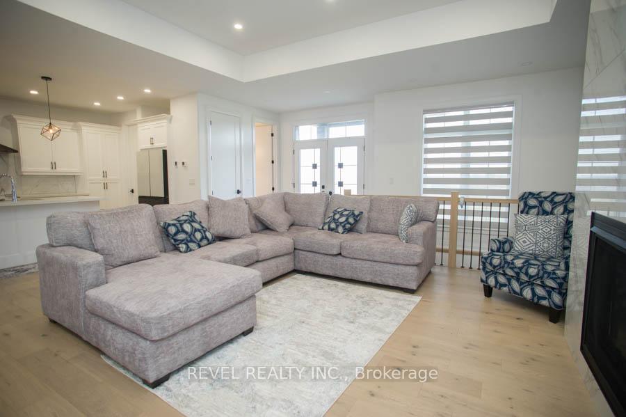 Photo 3 of 14 Bowen Place, Brant, Oakland — HOMEH