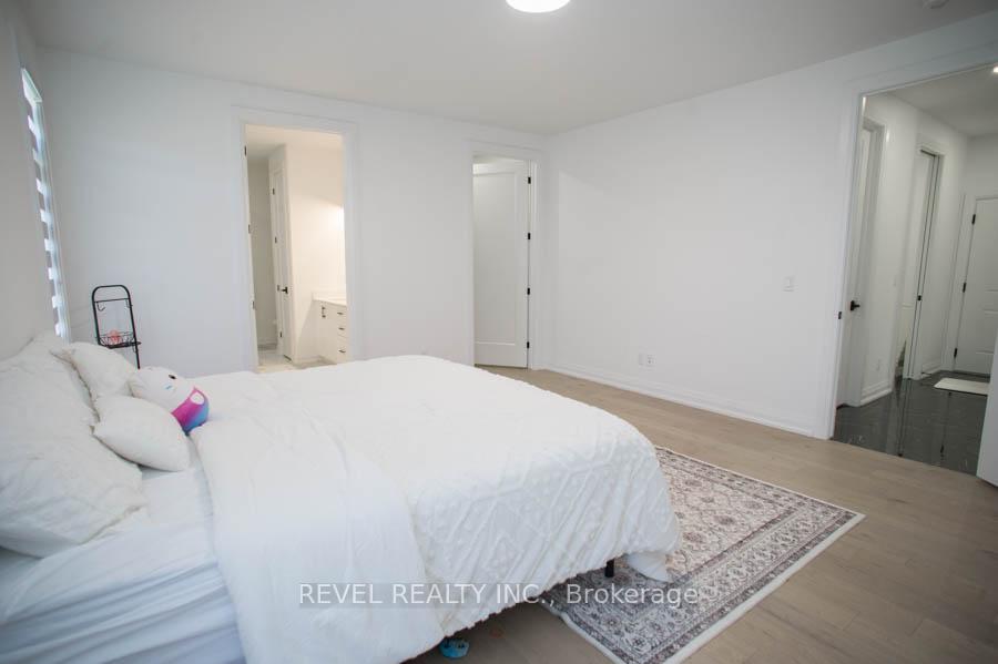 Photo 10 of 14 Bowen Place, Brant, Oakland — HOMEH