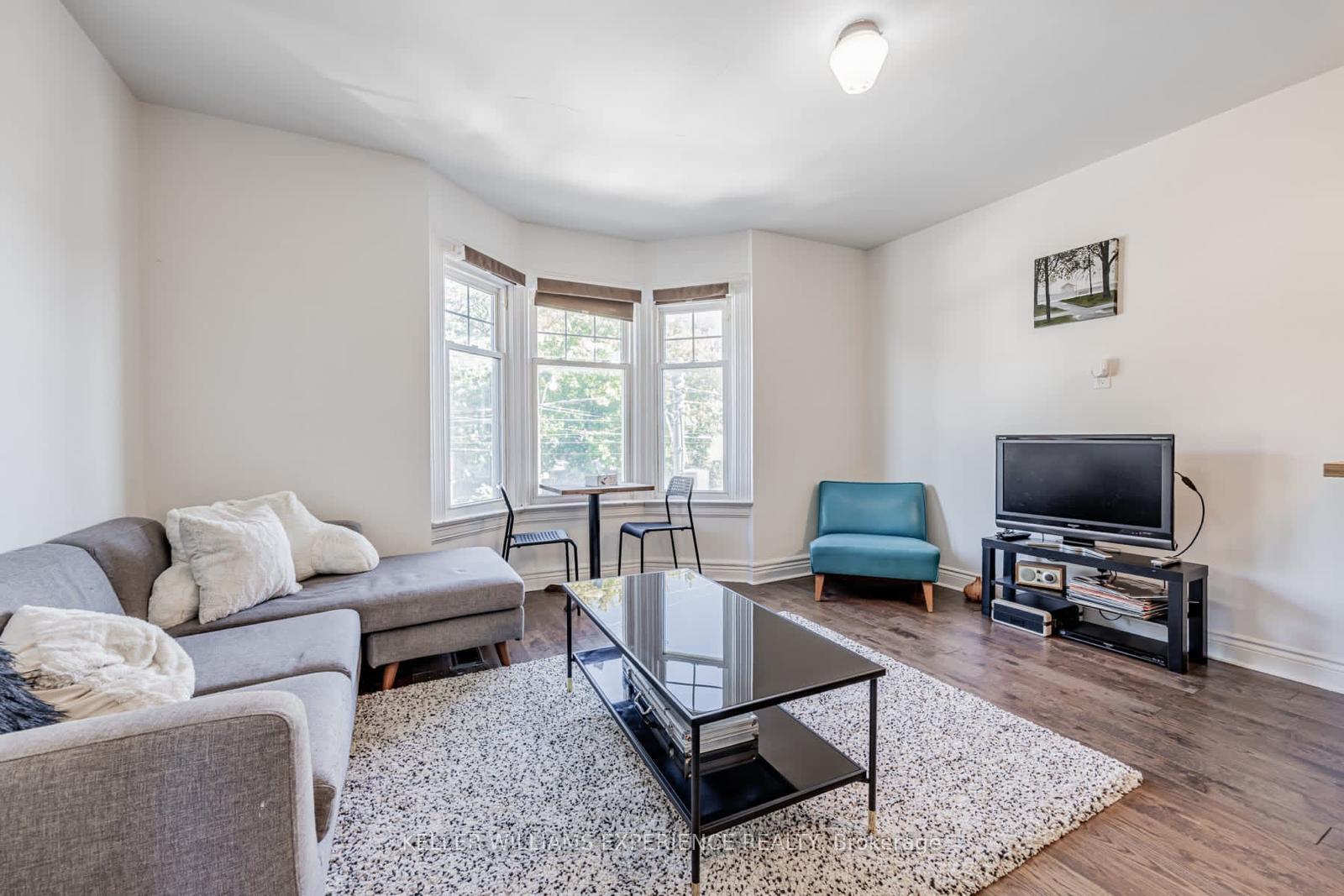 Photo 5 of 14 Coxwell Avenue, Toronto, Greenwood-Coxwell — HOMEH