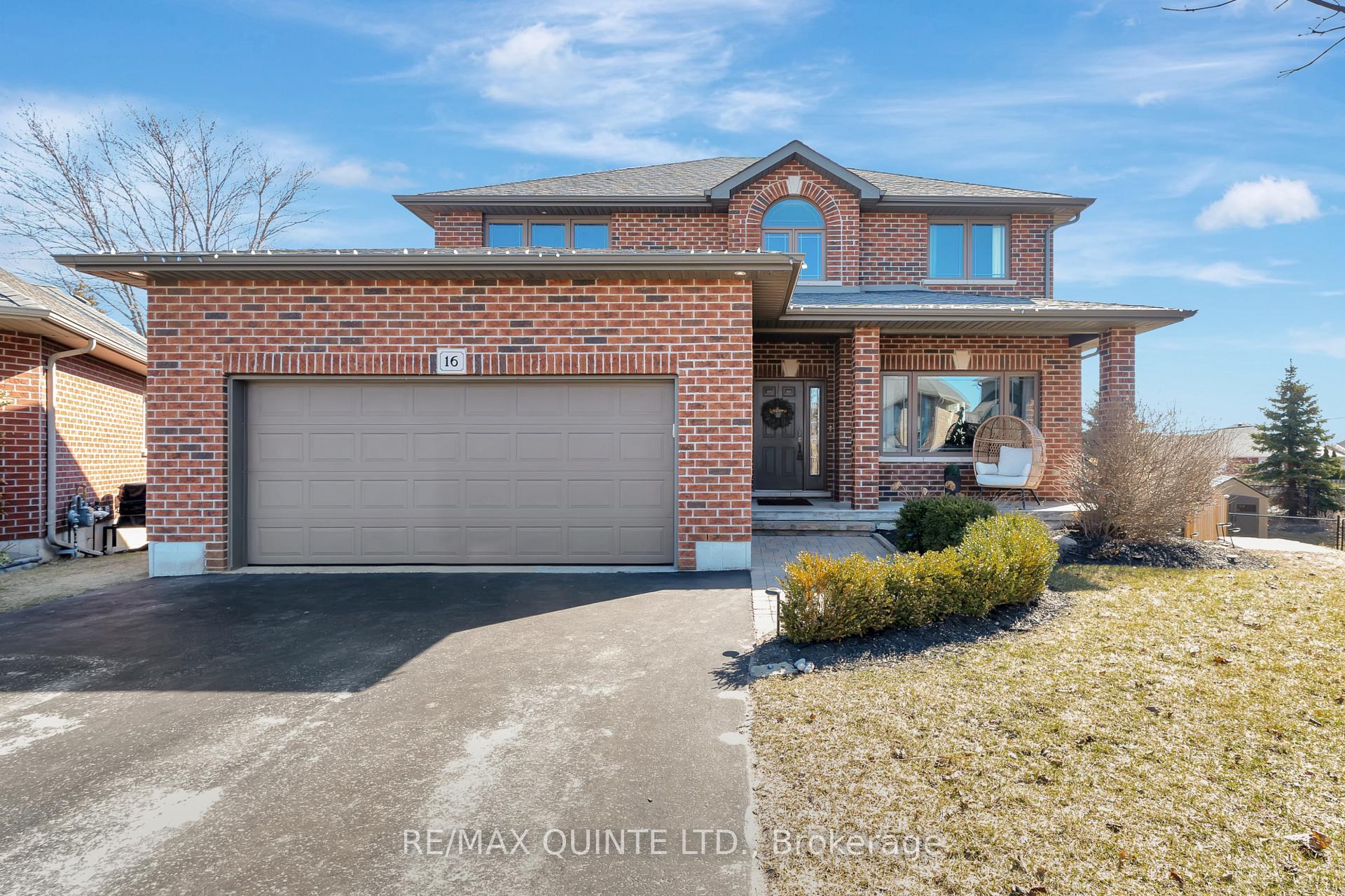 Photo 1 of 16 Erindale Circle, Belleville, Thurlow Ward — HOMEH