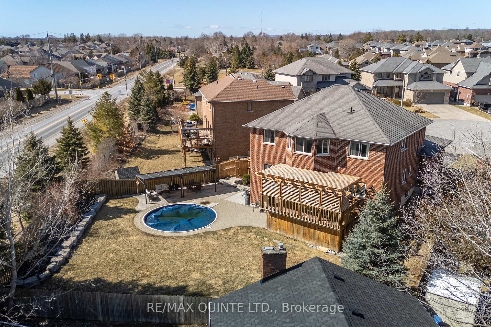 Photo 2 of 16 Erindale Circle, Belleville, Thurlow Ward — HOMEH