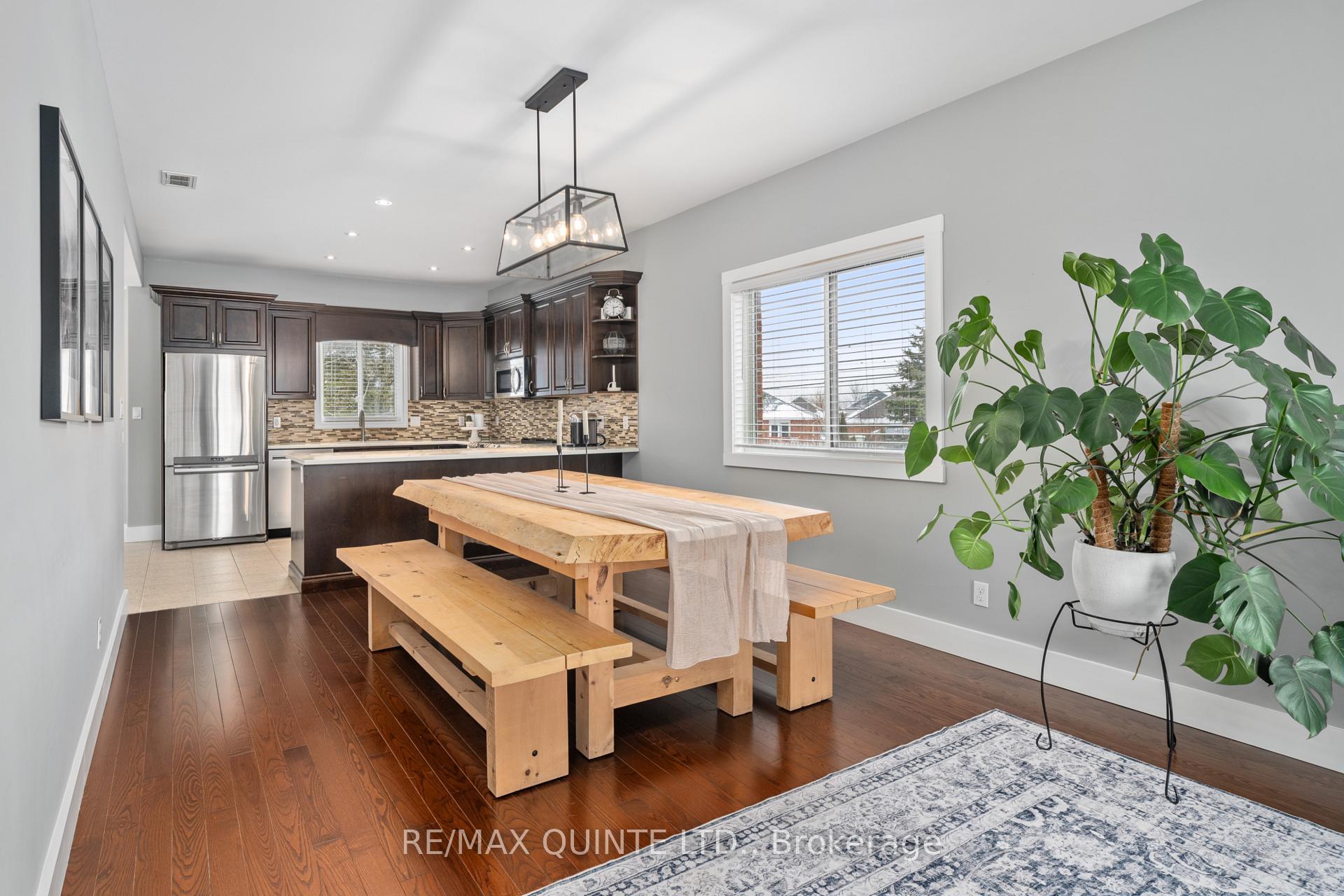 Photo 6 of 16 Erindale Circle, Belleville, Thurlow Ward — HOMEH