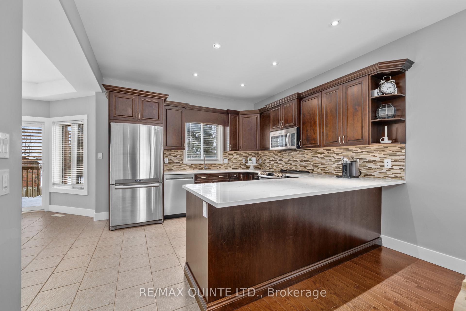 Photo 9 of 16 Erindale Circle, Belleville, Thurlow Ward — HOMEH