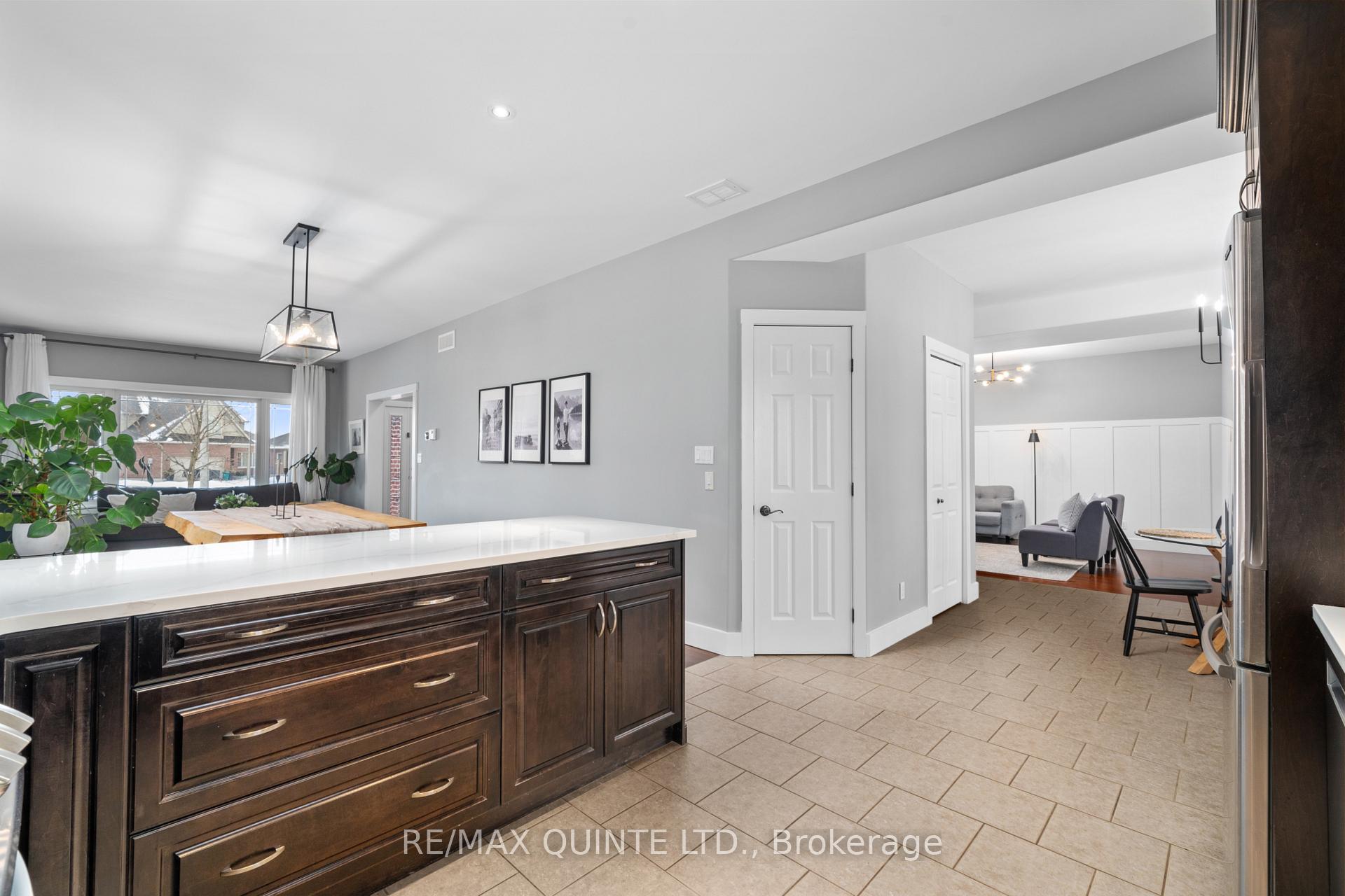 Photo 11 of 16 Erindale Circle, Belleville, Thurlow Ward — HOMEH