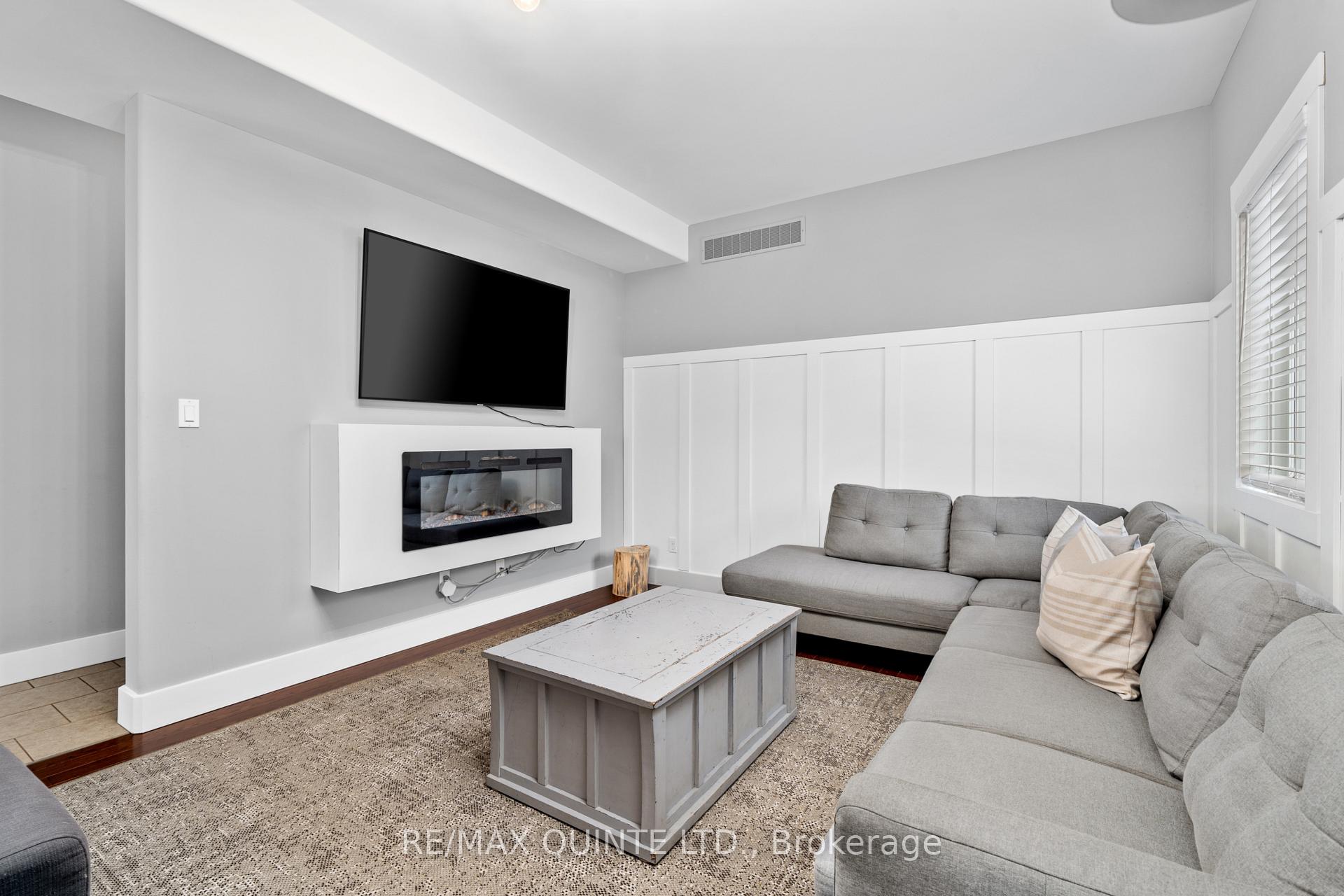 Photo 15 of 16 Erindale Circle, Belleville, Thurlow Ward — HOMEH
