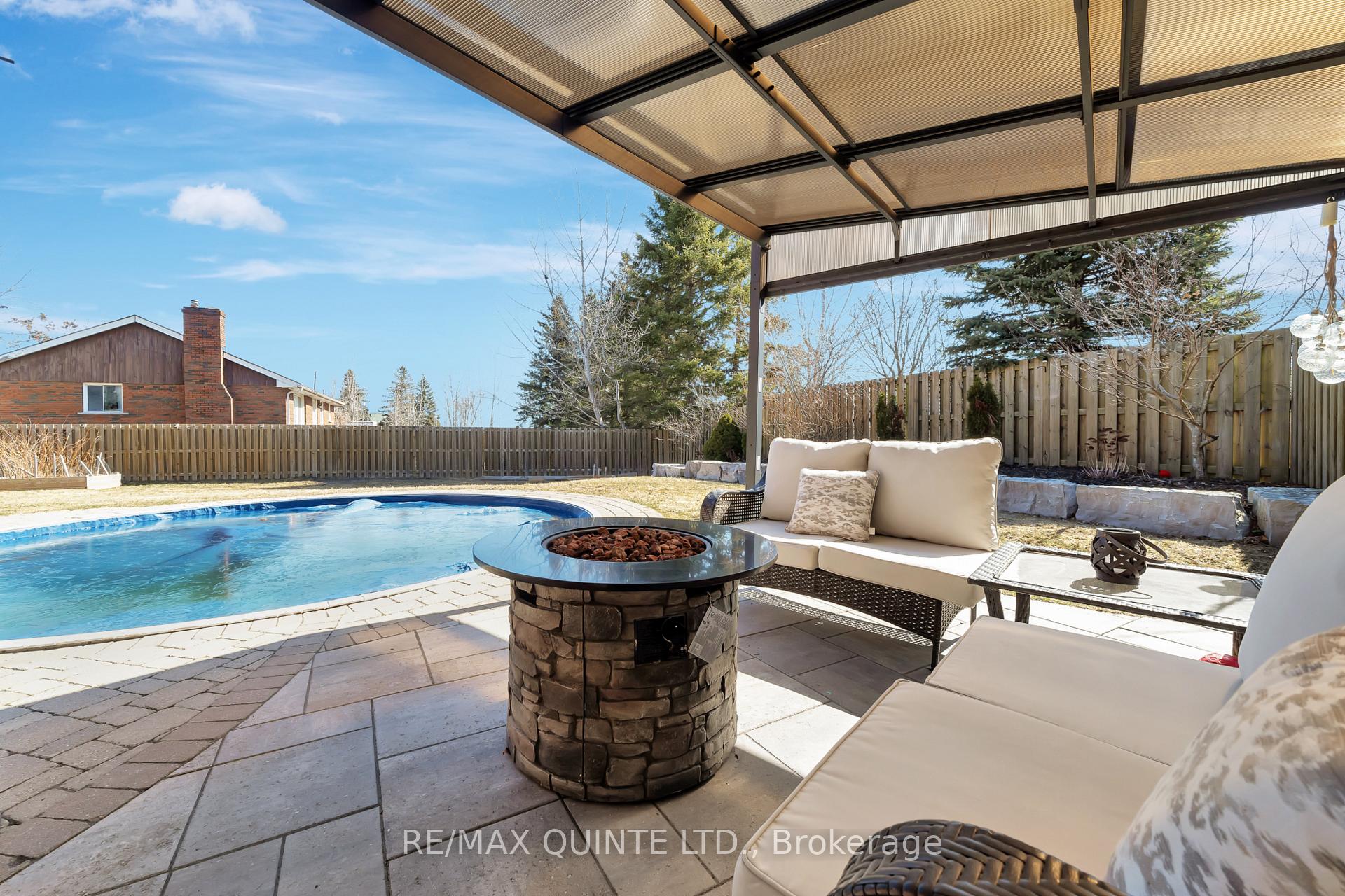 Photo 39 of 16 Erindale Circle, Belleville, Thurlow Ward — HOMEH