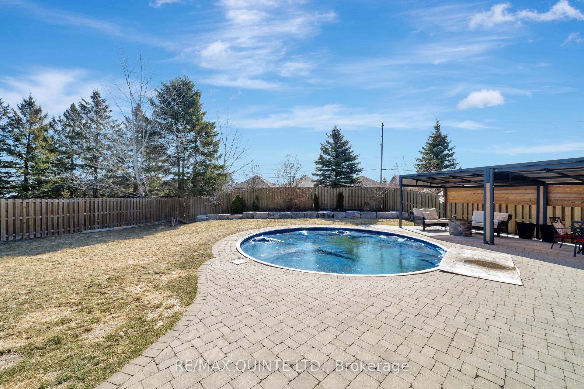Photo 42 of 16 Erindale Circle, Belleville, Thurlow Ward — HOMEH