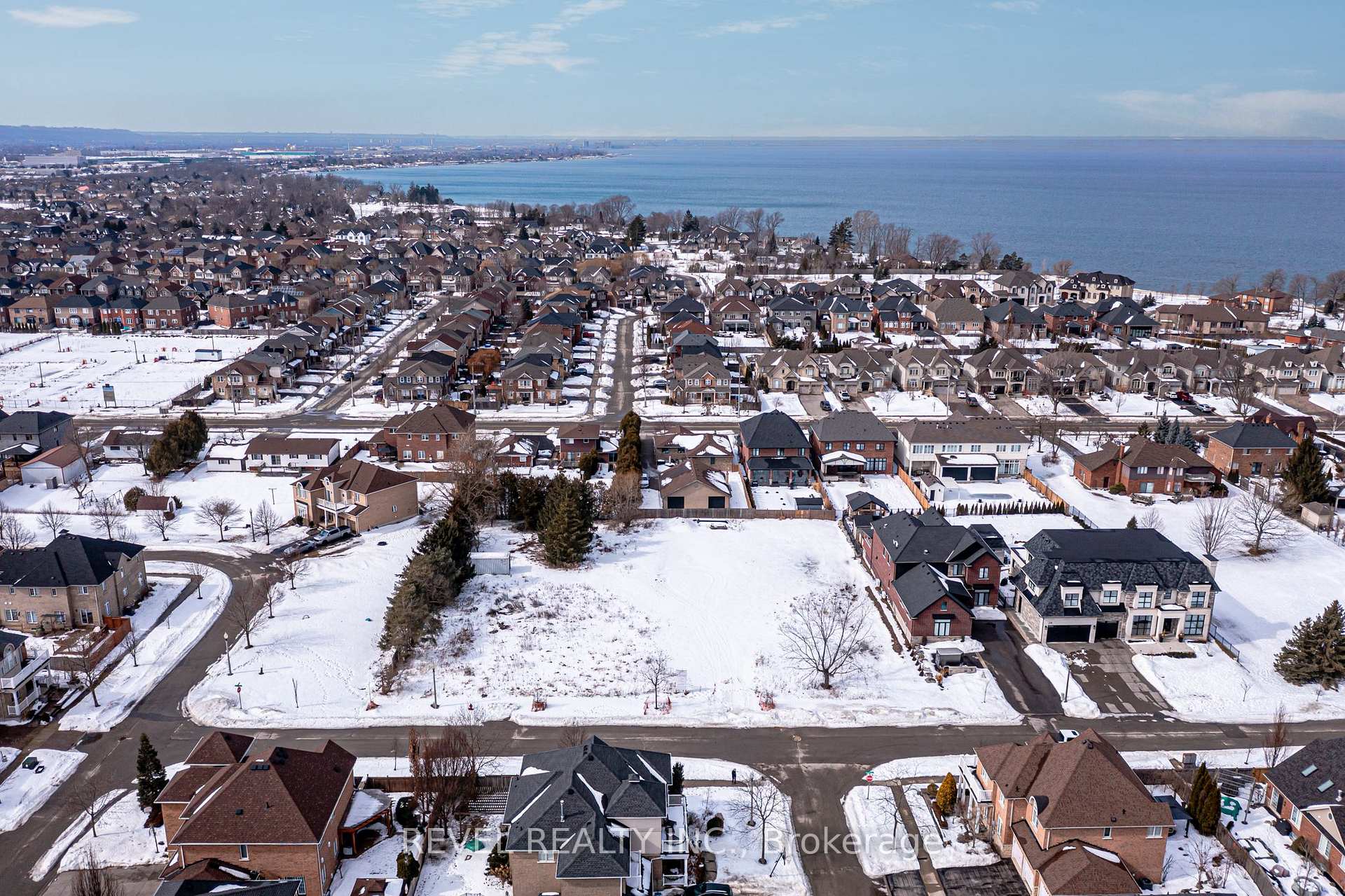 Photo 3 of 32 Sandbeach Drive, Hamilton, Stoney Creek — HOMEH