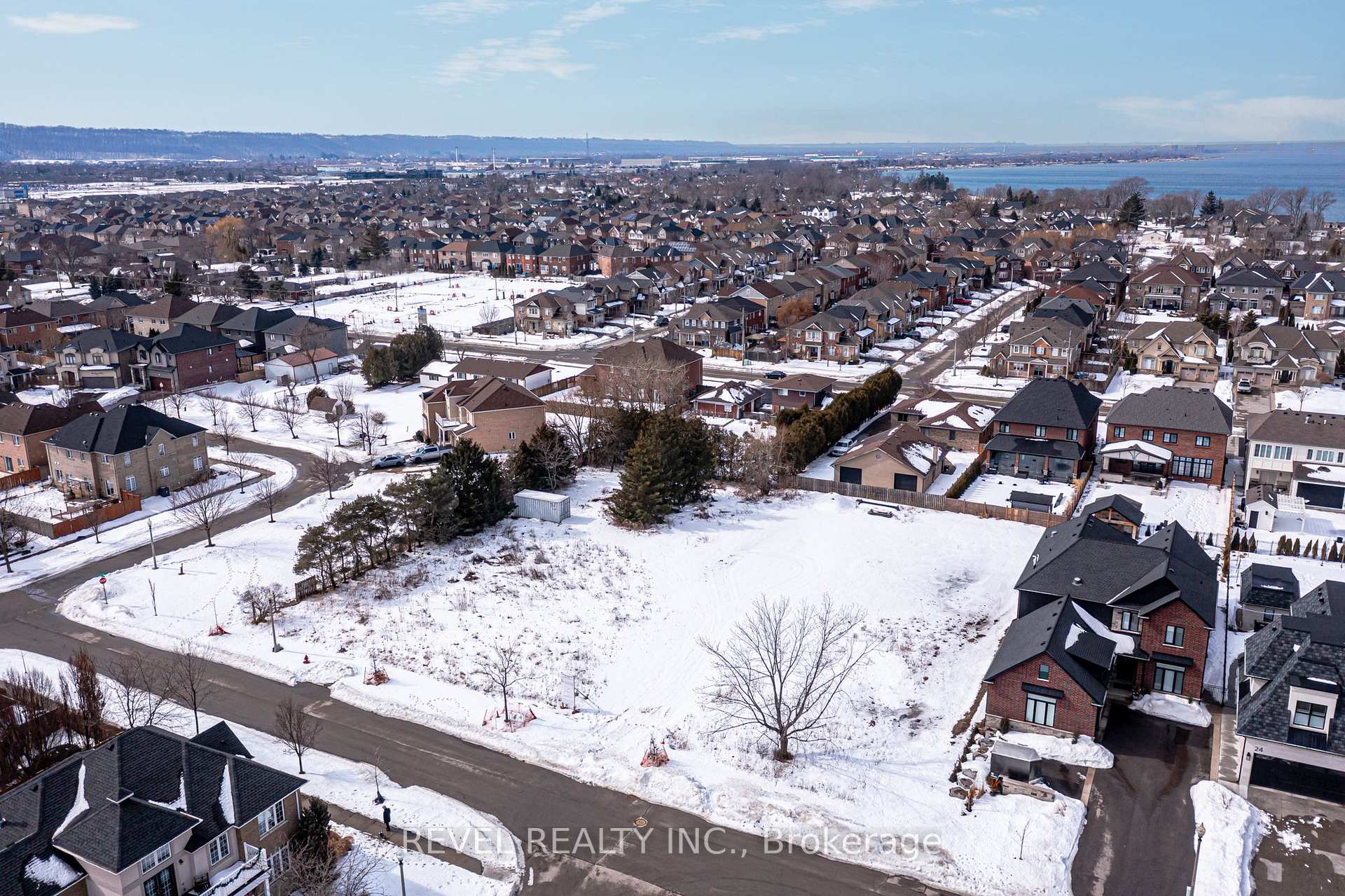 Photo 17 of 32 Sandbeach Drive, Hamilton, Stoney Creek — HOMEH