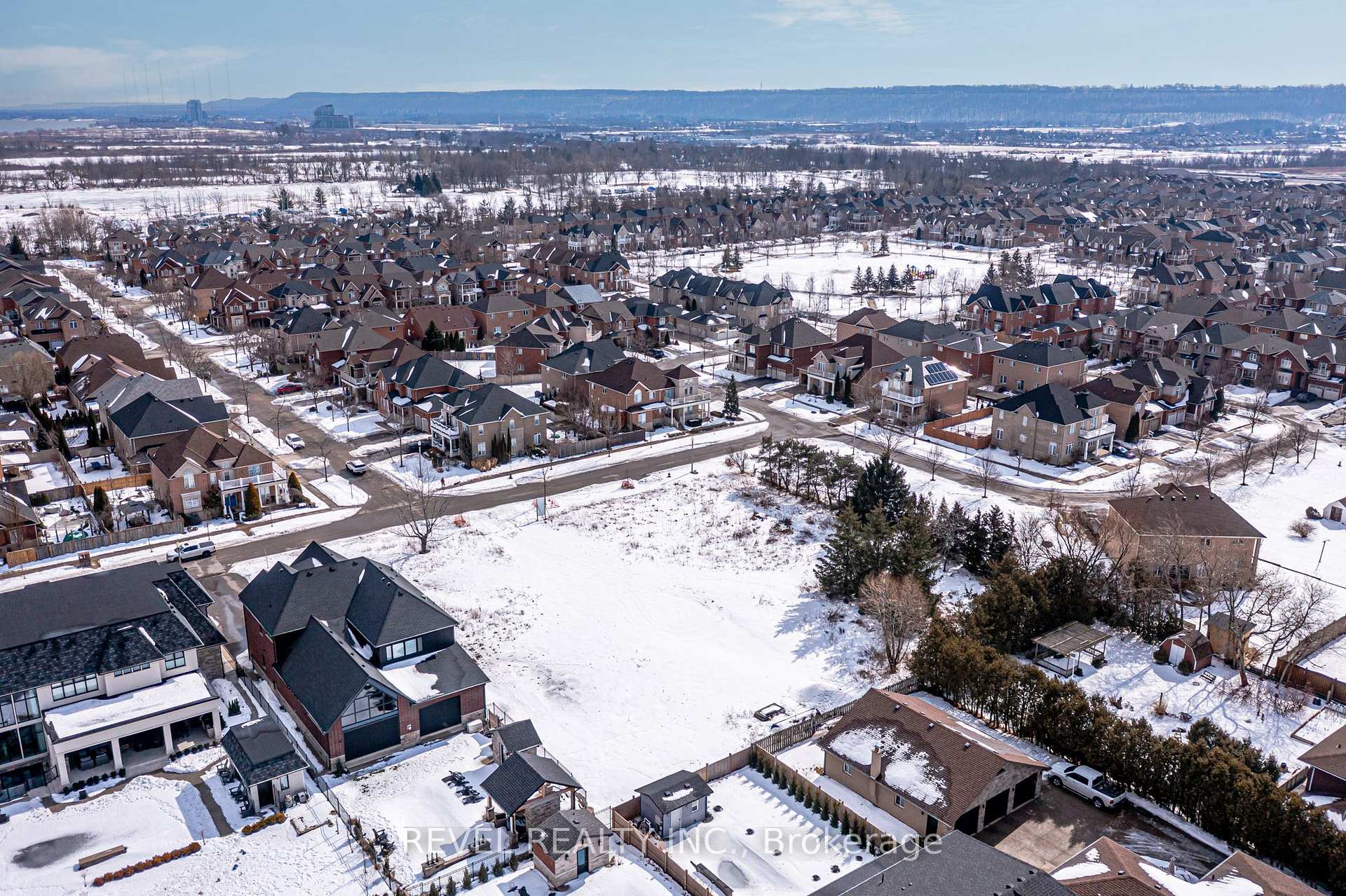 Photo 19 of 32 Sandbeach Drive, Hamilton, Stoney Creek — HOMEH