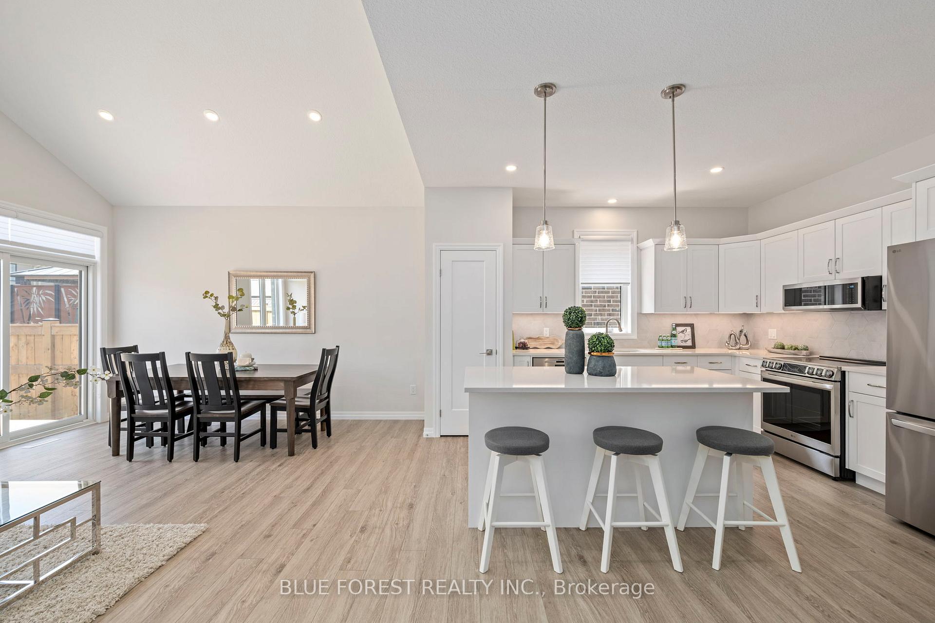 Photo 8 of 14 Dunning Way, St. Thomas — HOMEH