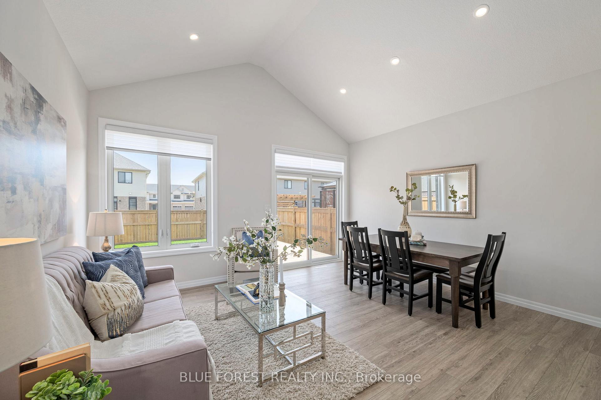 Photo 3 of 14 Dunning Way, St. Thomas — HOMEH