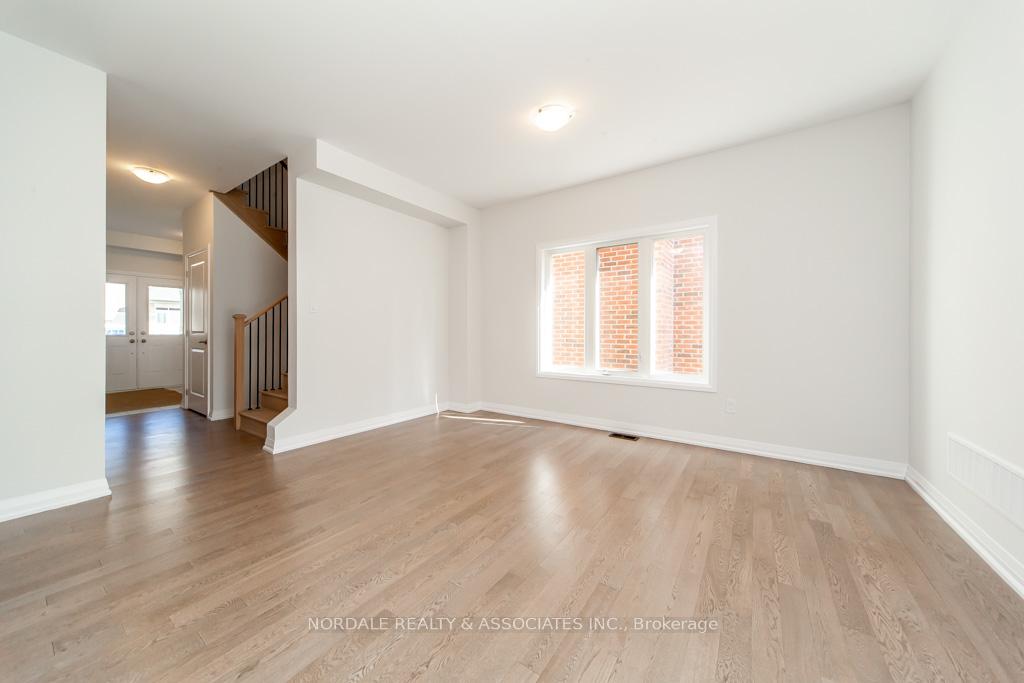 Photo 5 of 1433 Stovell Crescent, Innisfil, Lefroy — HOMEH