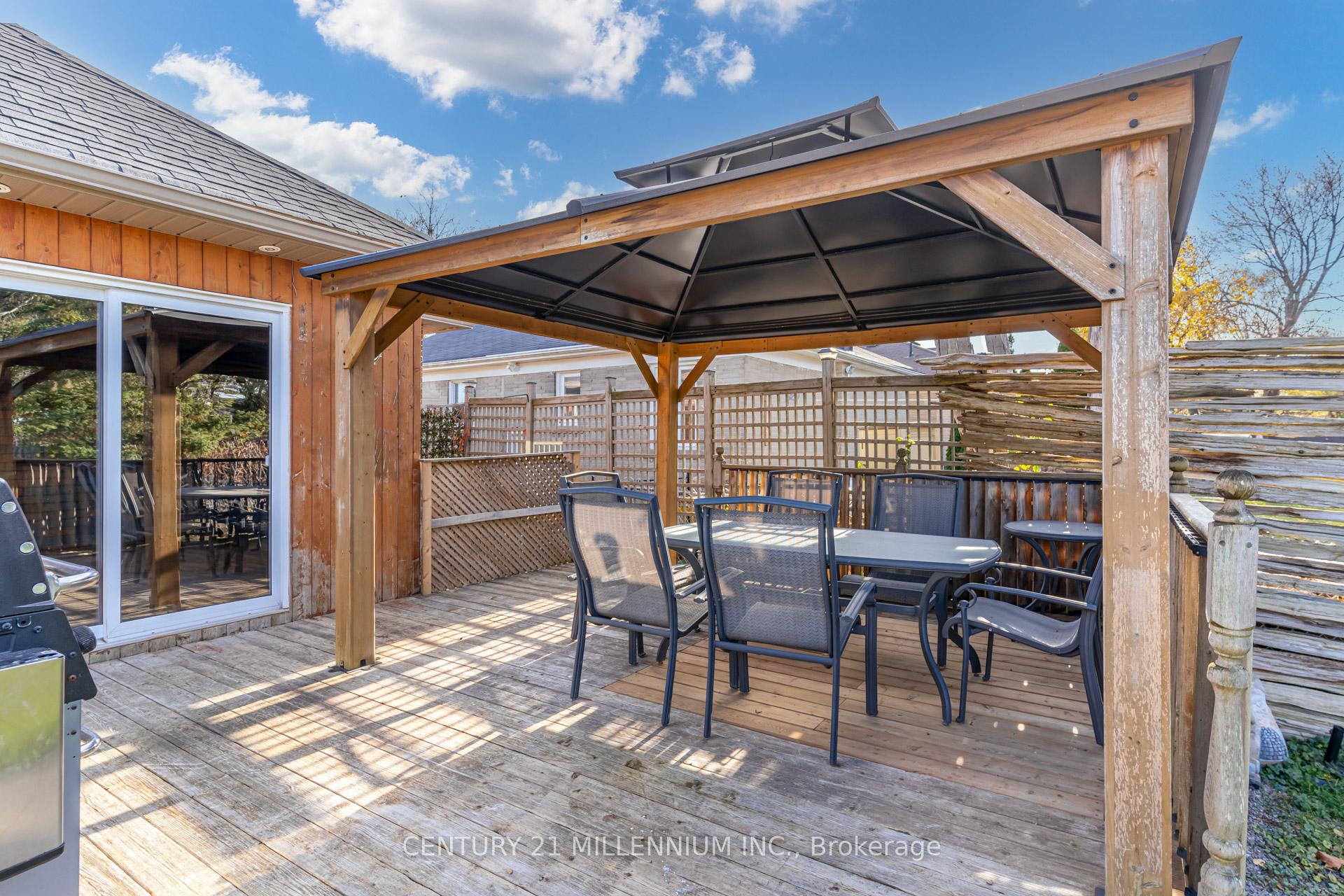 Photo 38 of 18 Royce Avenue, Brampton, Downtown Brampton — HOMEH