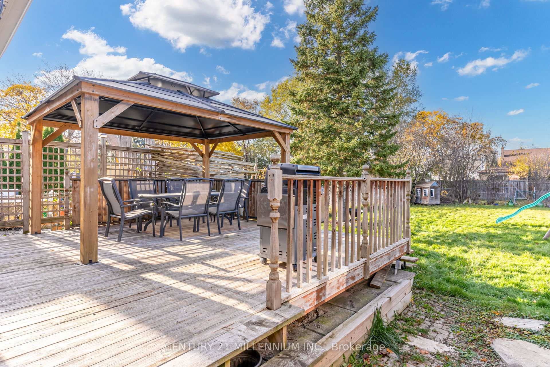 Photo 37 of 18 Royce Avenue, Brampton, Downtown Brampton — HOMEH