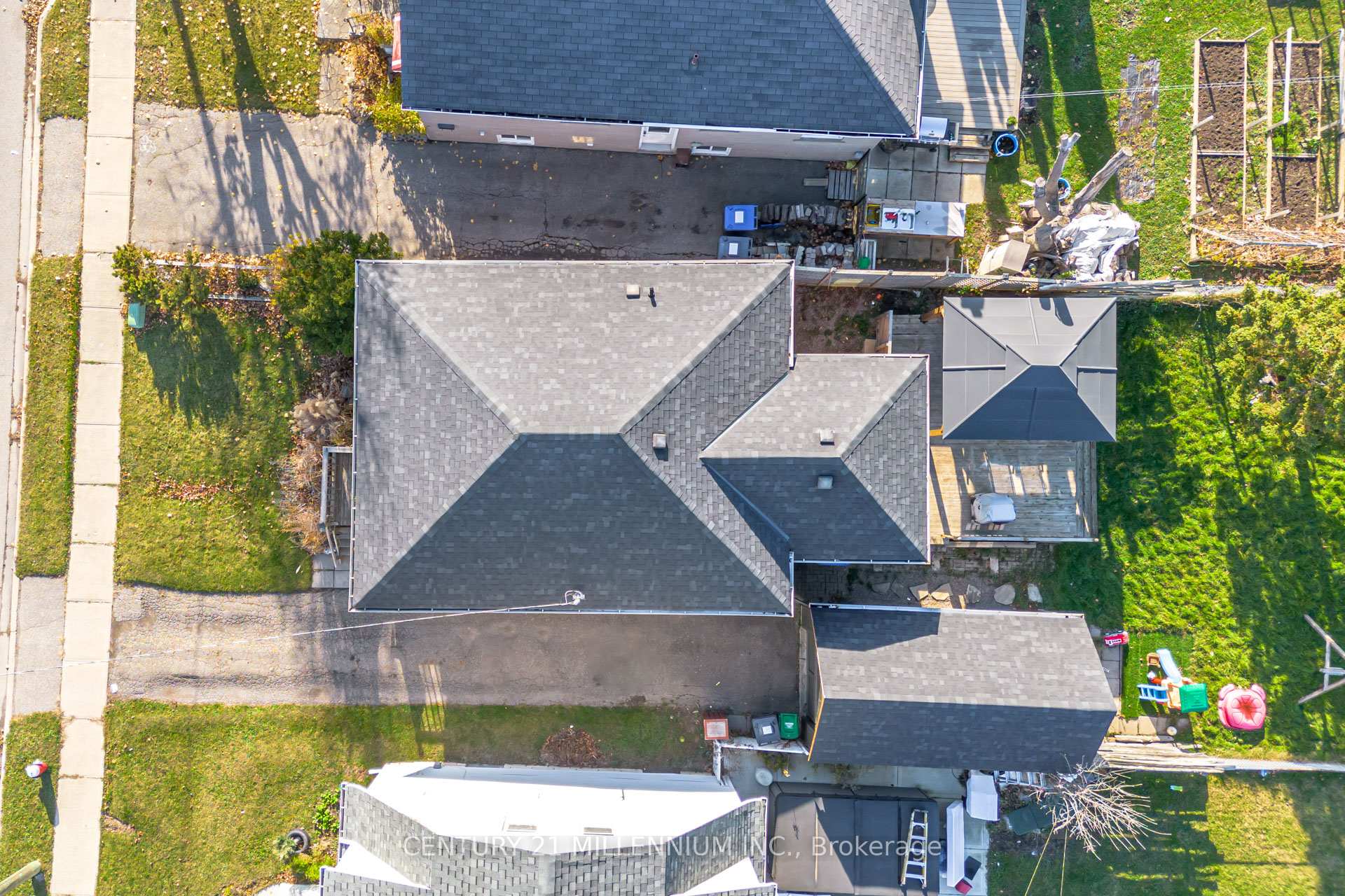 Photo 33 of 18 Royce Avenue, Brampton, Downtown Brampton — HOMEH