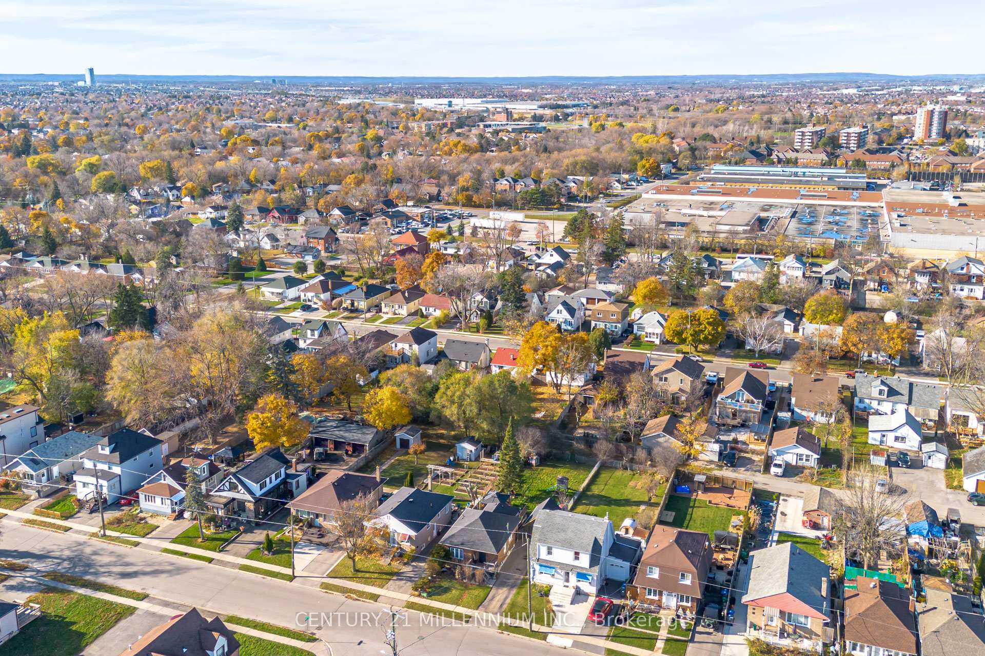 Photo 36 of 18 Royce Avenue, Brampton, Downtown Brampton — HOMEH