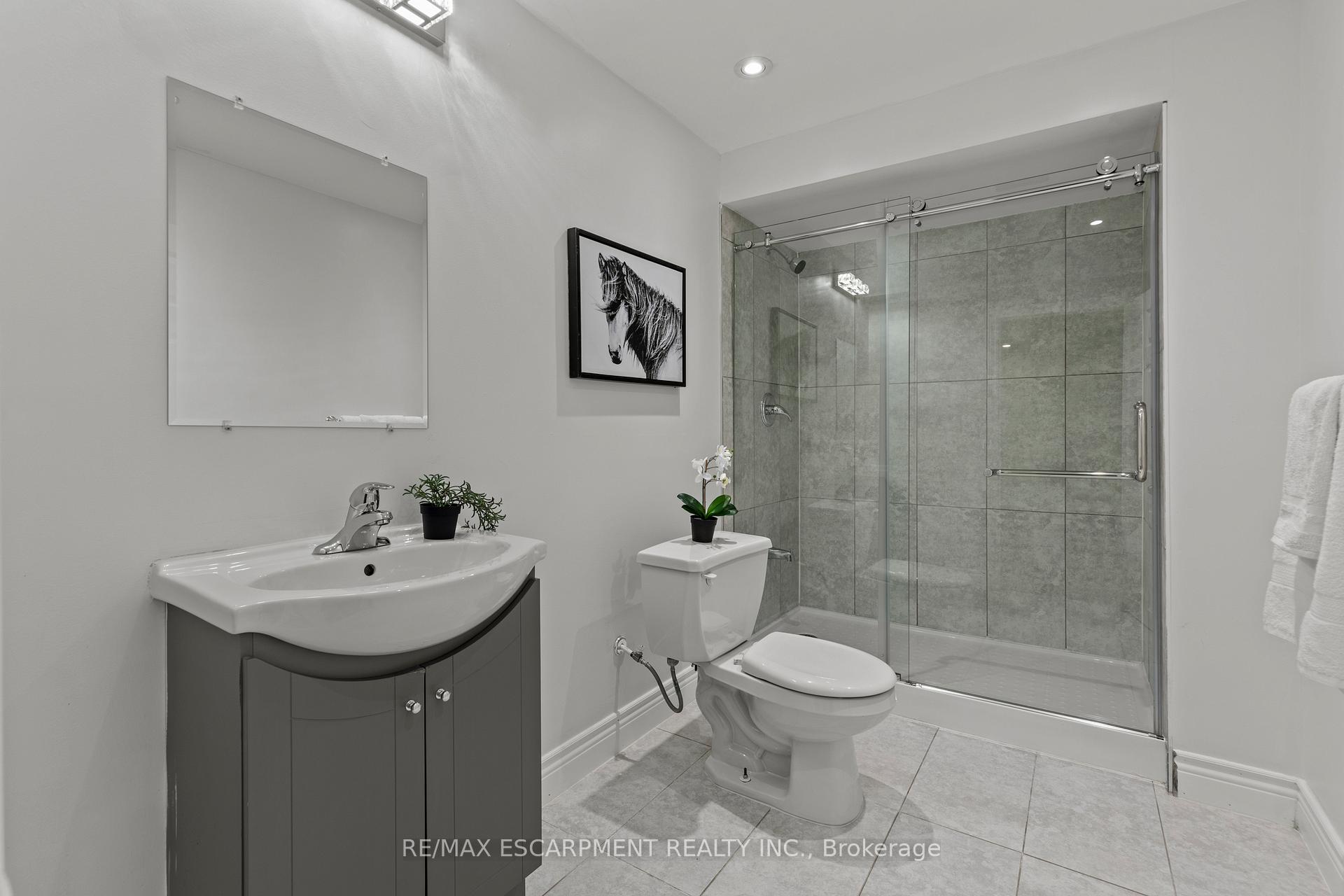 Photo 23 of 88 Wimberly Avenue, Hamilton, Waterdown — HOMEH