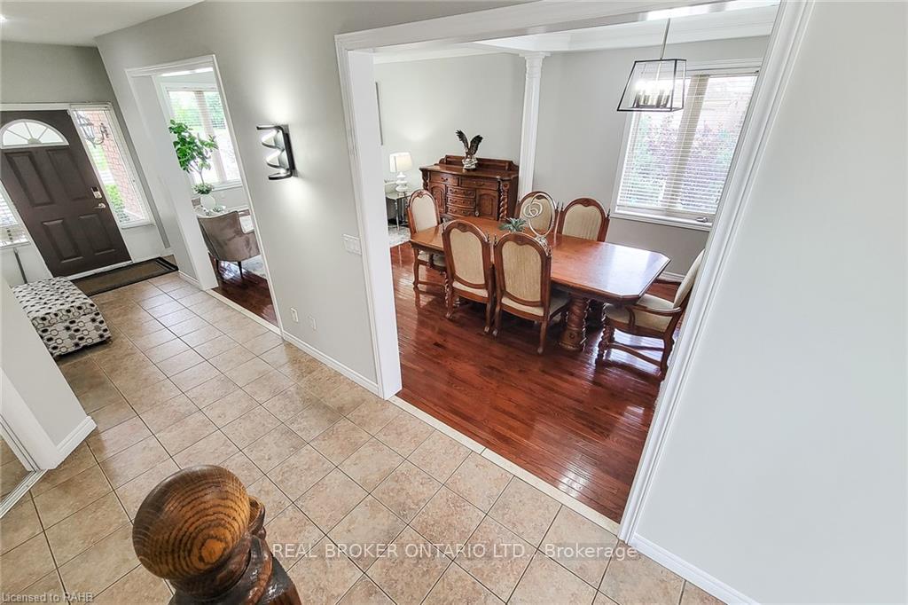 Photo 22 of 56 Bosworth Street, Hamilton, Meadowlands — HOMEH