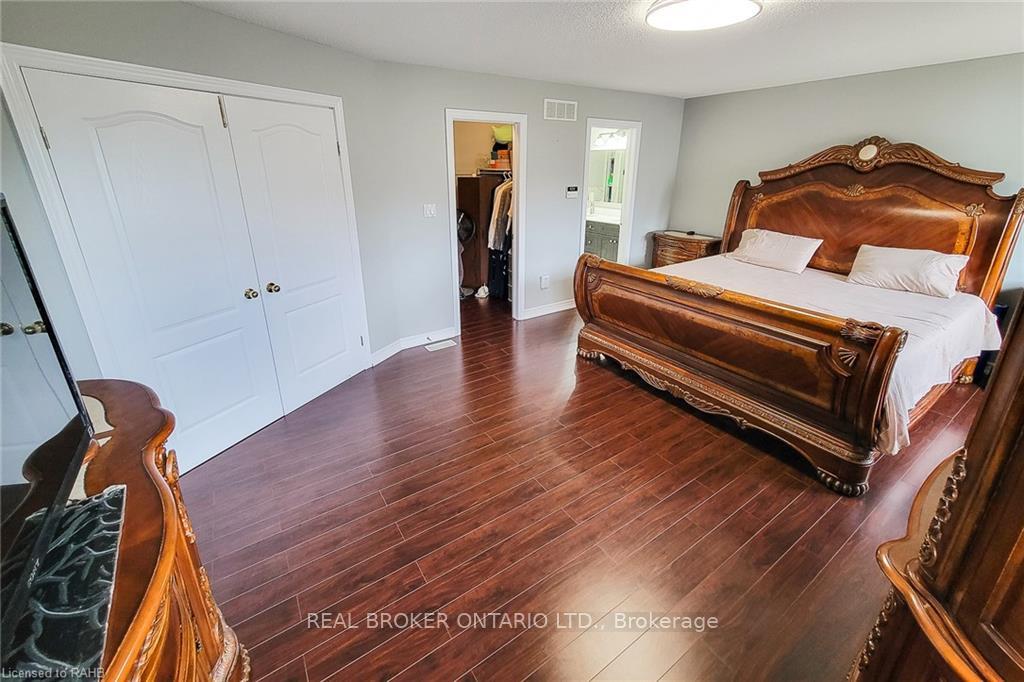 Photo 39 of 56 Bosworth Street, Hamilton, Meadowlands — HOMEH
