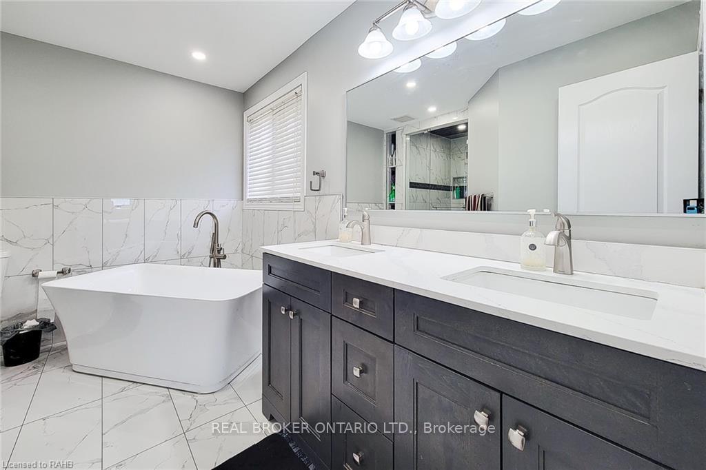 Photo 36 of 56 Bosworth Street, Hamilton, Meadowlands — HOMEH