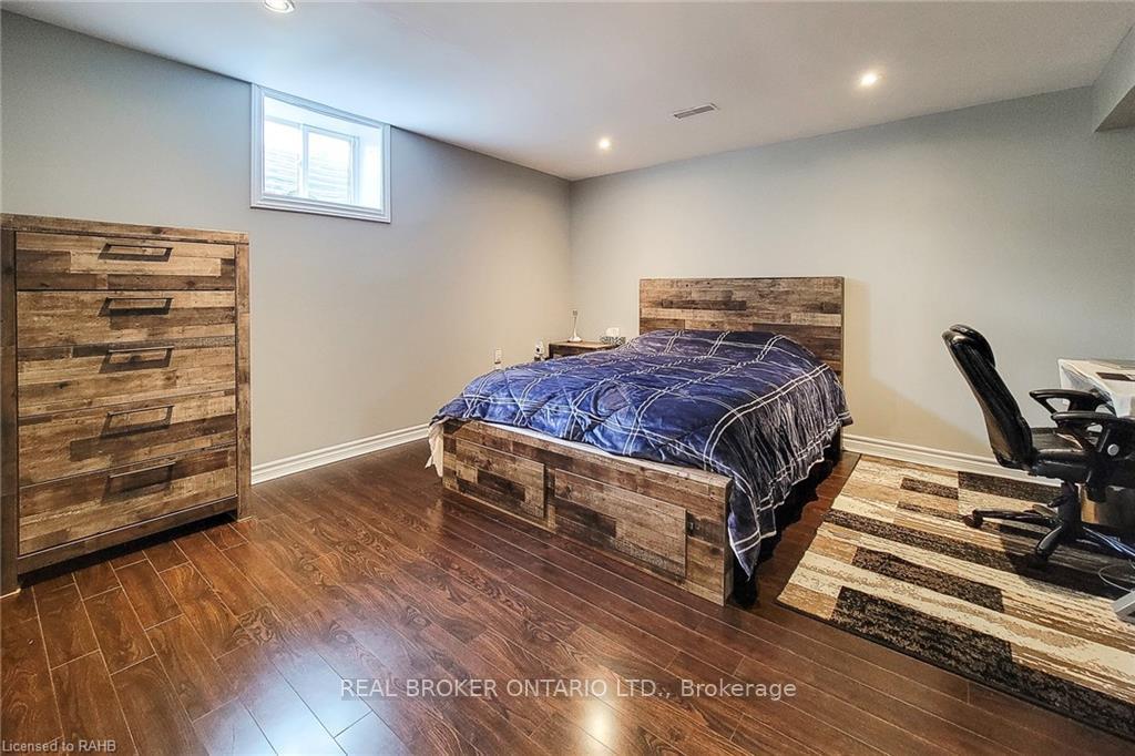 Photo 30 of 56 Bosworth Street, Hamilton, Meadowlands — HOMEH